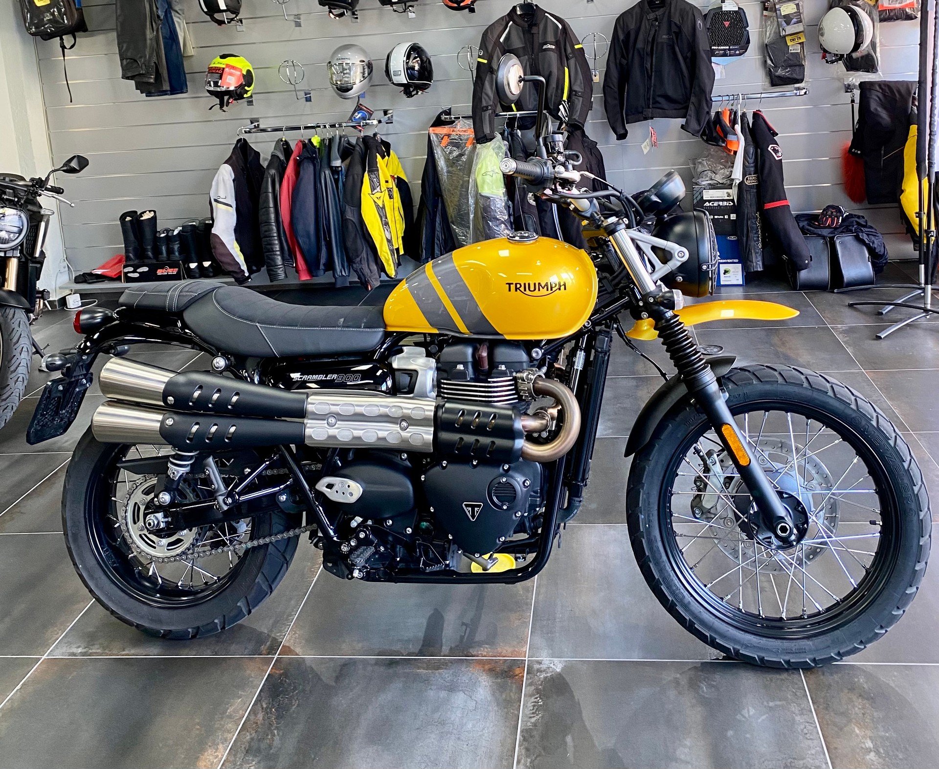 TRIUMPH Street Scrambler 900
