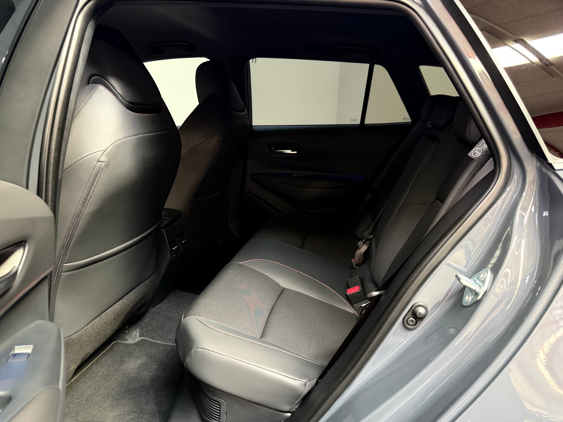 TOYOTA Corolla Touring Sports 2.0 HSD GR Sport e-CVT-image-12