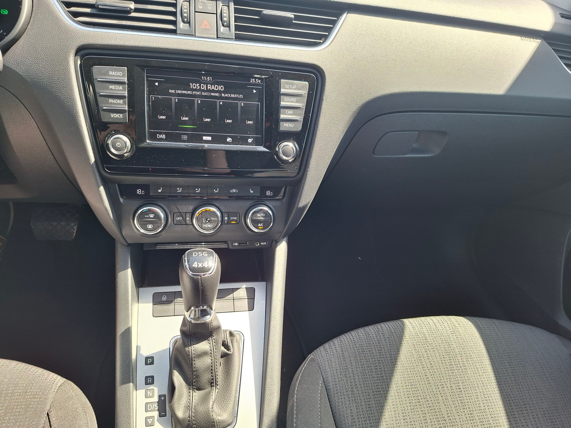 SKODA Octavia Combi 1.8 TSI Style 4x4 DSG-image-11