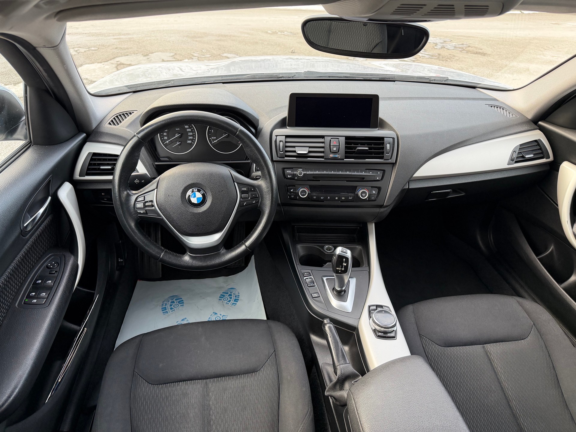 BMW 116i-image-2