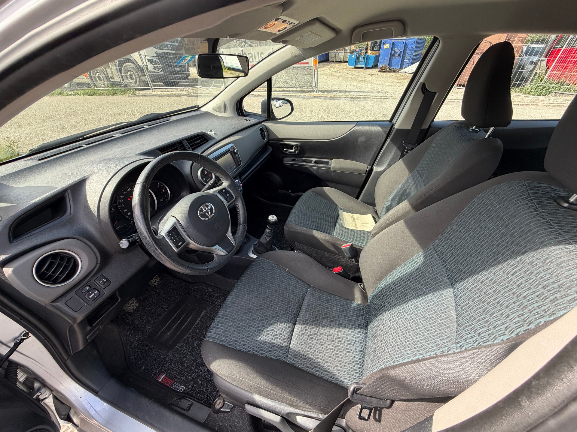 TOYOTA Yaris 1.33 Luna-image-8