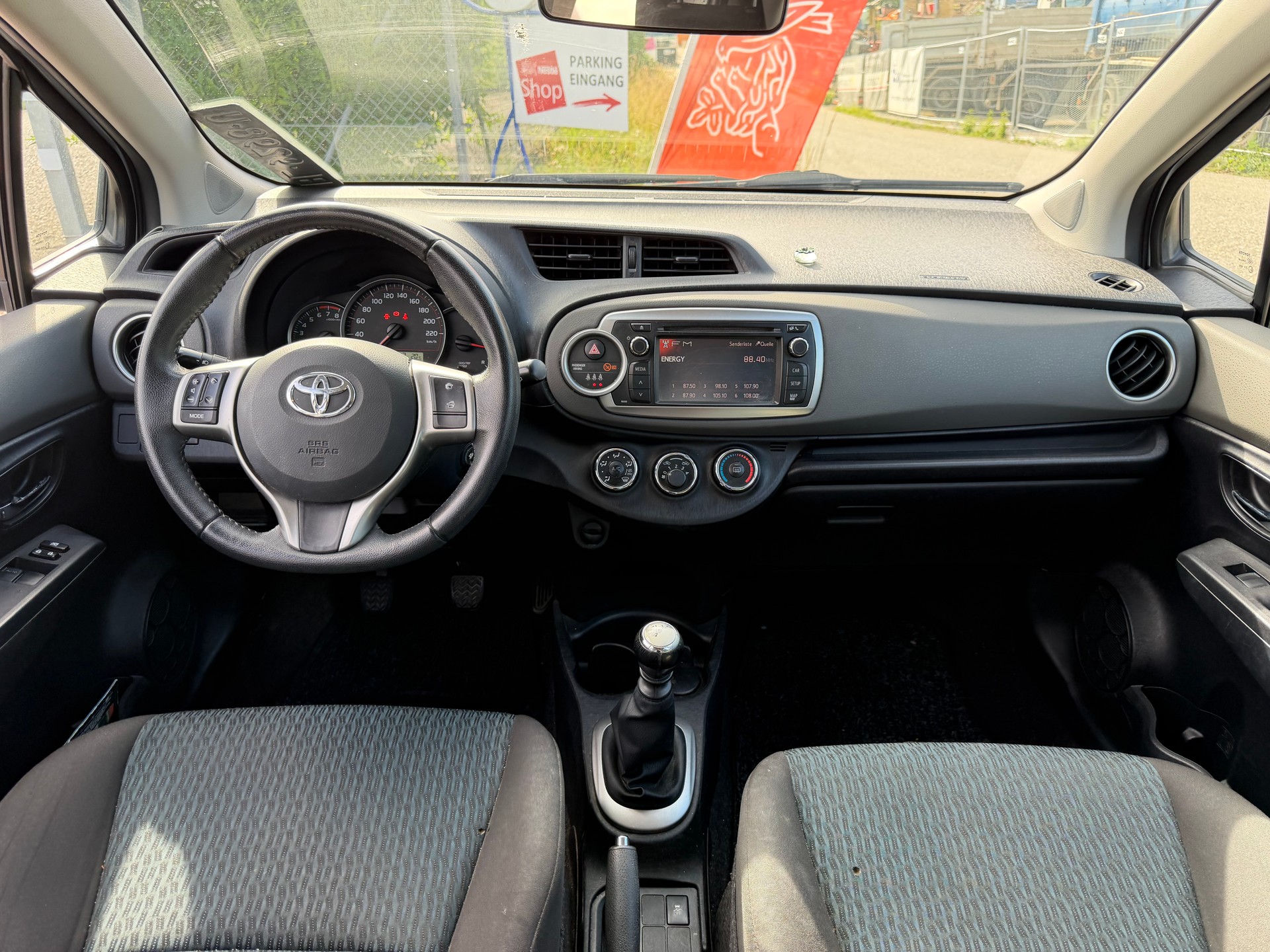 TOYOTA Yaris 1.33 Luna-image-4