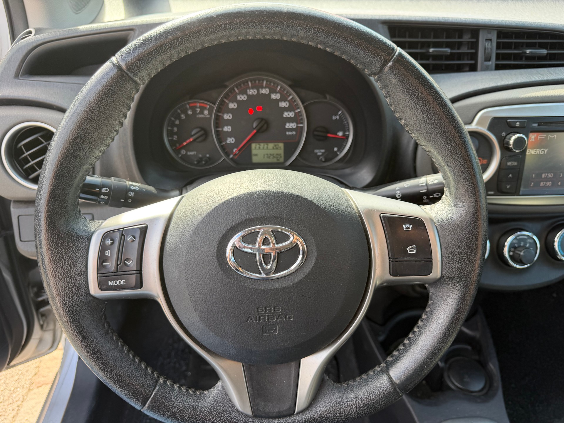 TOYOTA Yaris 1.33 Luna-image-7