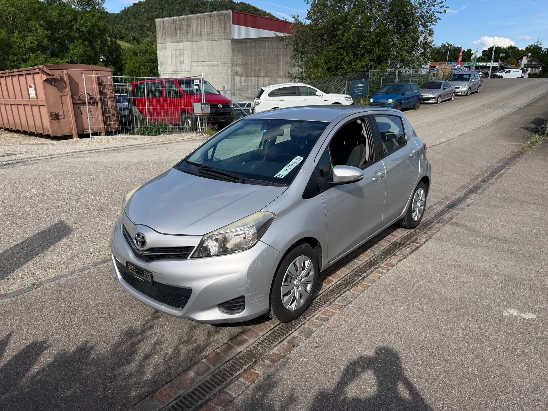 TOYOTA Yaris 1.33 Luna-image-0