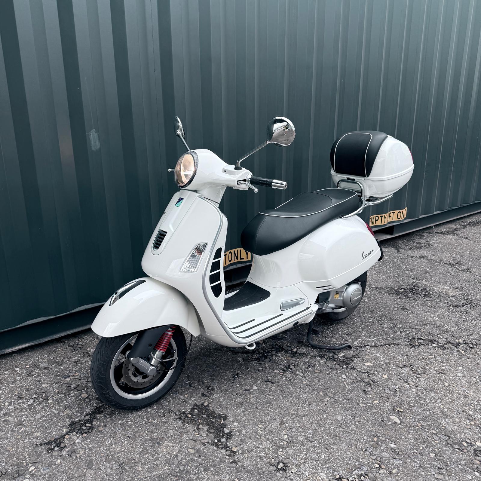PIAGGIO Vespa GTS Super 300 i.e Sport-image-8