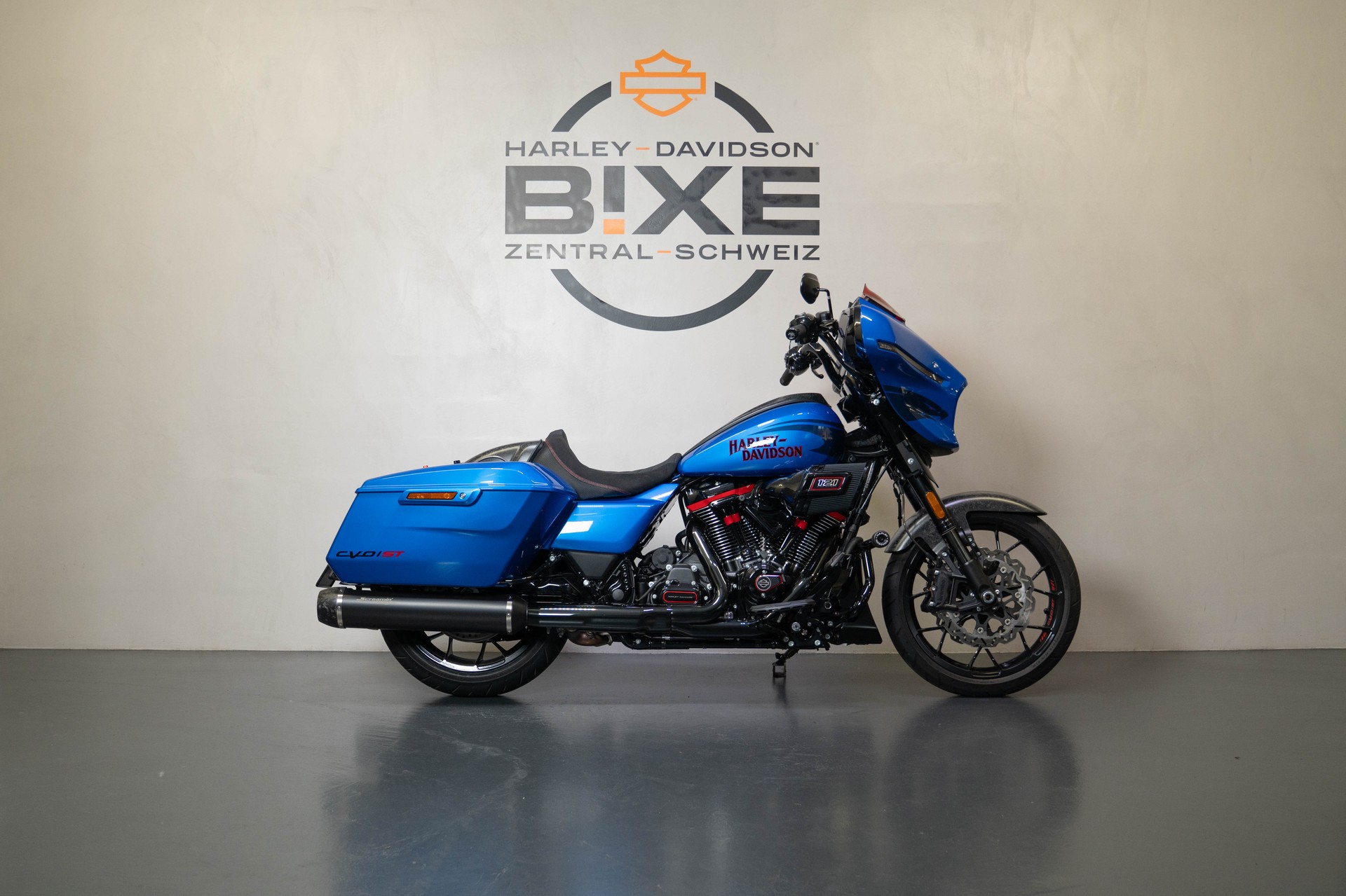 HARLEY-DAVIDSON FLHXSE Street Glide CVO 121