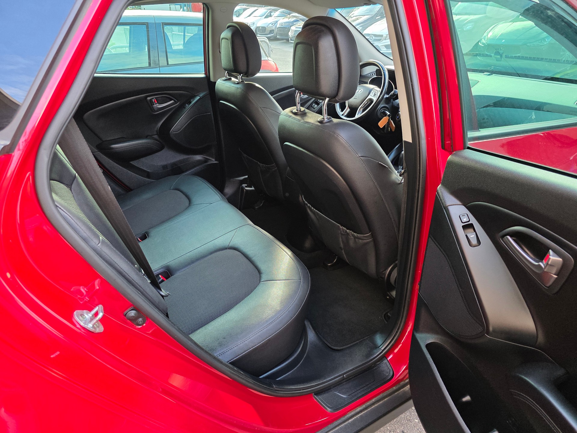 HYUNDAI iX 35 2.0 GDI Style 4WD Automatic-image-10