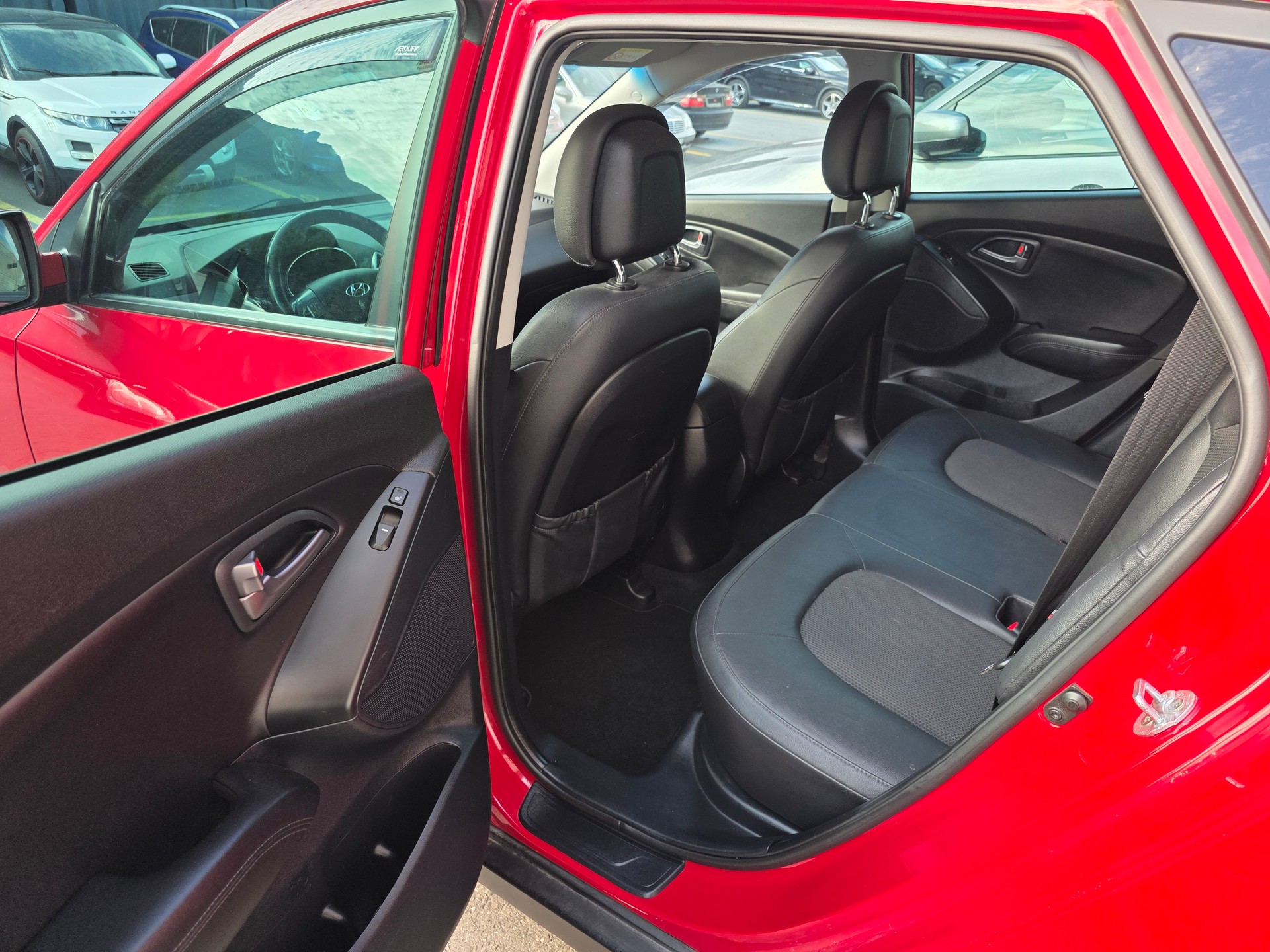 HYUNDAI iX 35 2.0 GDI Style 4WD Automatic-image-11