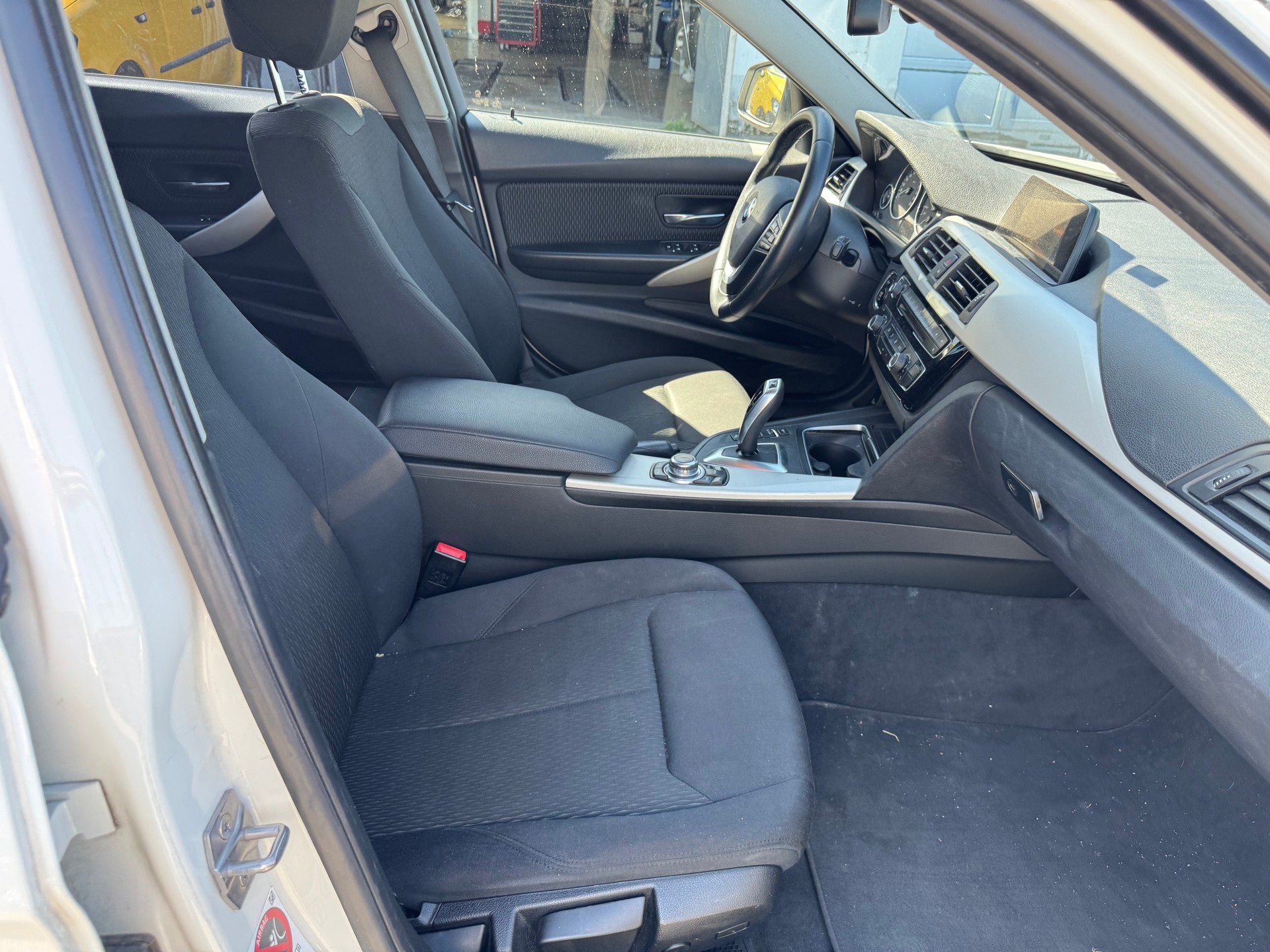 BMW 316d Touring Business Steptronic-image-5