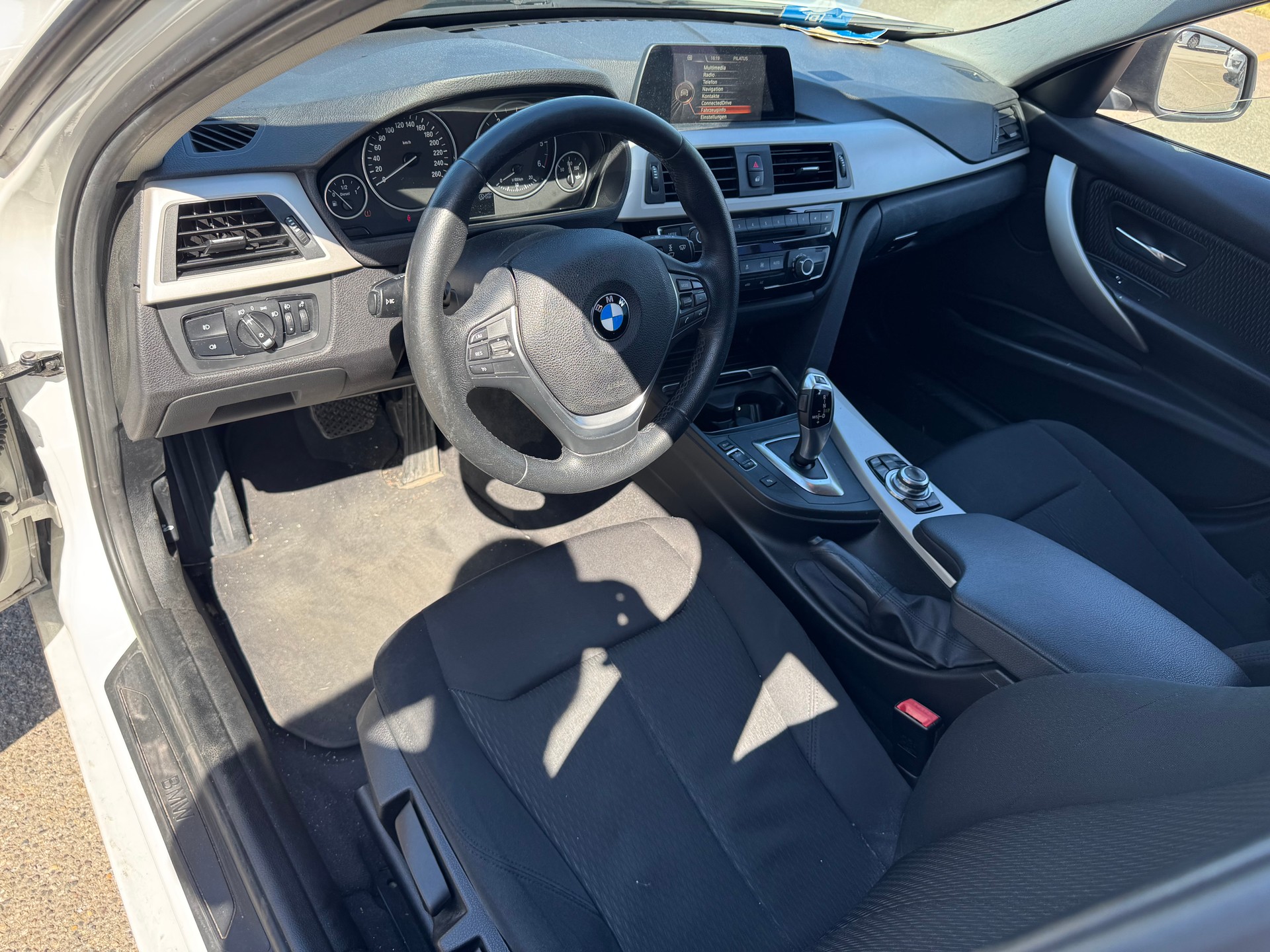 BMW 316d Touring Business Steptronic-image-4