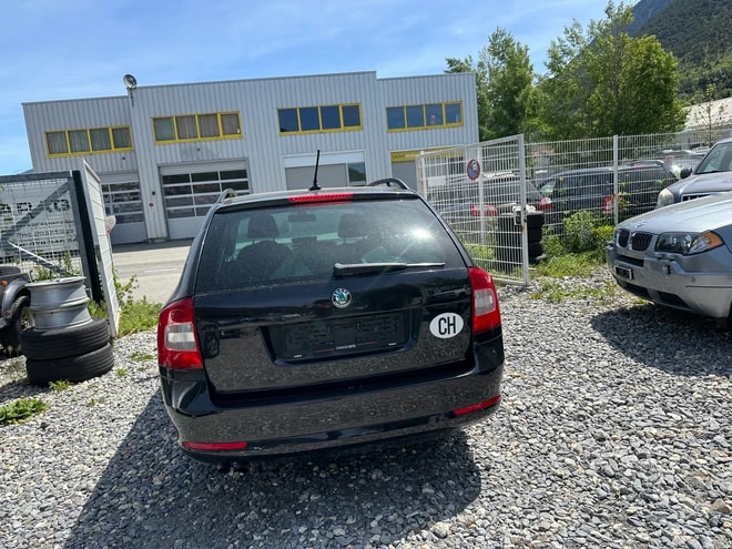 SKODA Octavia Combi 1.4 TSI Elegance DSG-image-5
