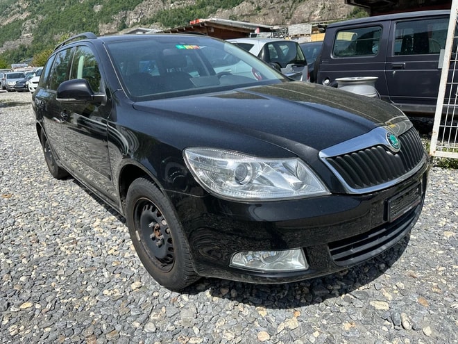 SKODA Octavia Combi 1.4 TSI Elegance DSG-image-3