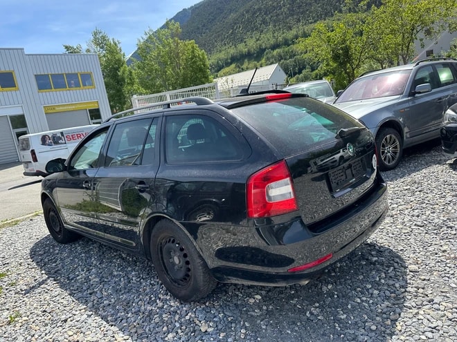 SKODA Octavia Combi 1.4 TSI Elegance DSG-image-11