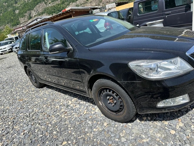 SKODA Octavia Combi 1.4 TSI Elegance DSG-image-12