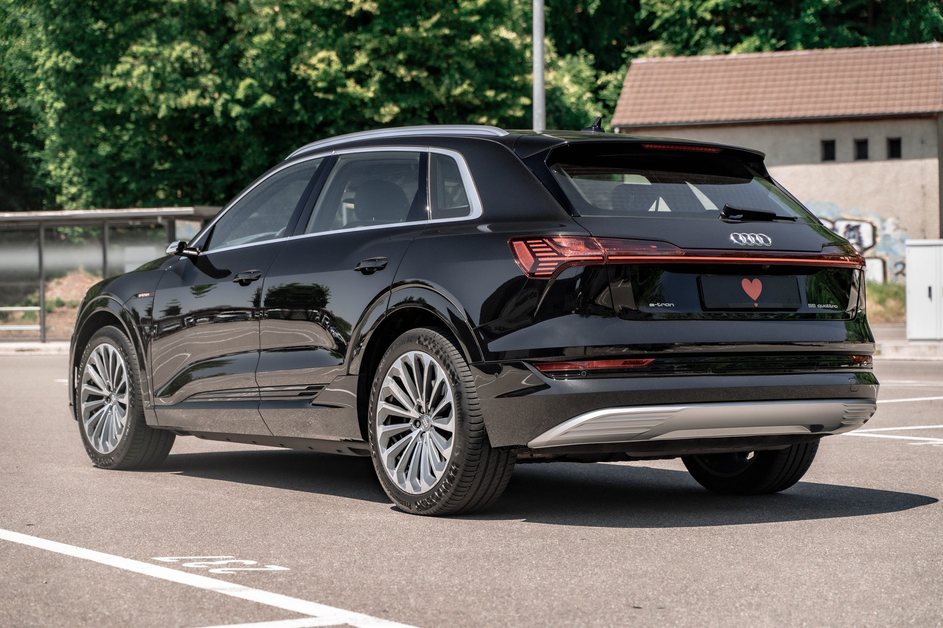 AUDI e-tron 55 Advanced quattro * FRISCH AB MFK * TRAUMHAFTE AUSSTATTUNG * SOH 91.4% *-image-6