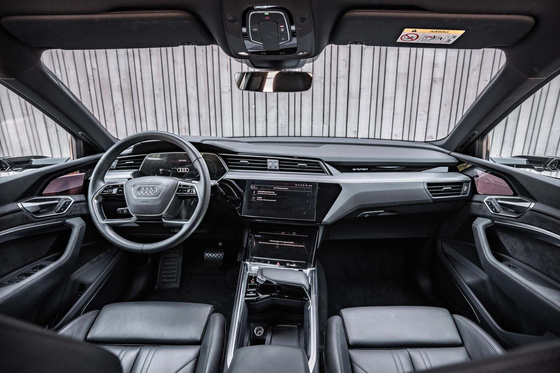 AUDI e-tron 55 Advanced quattro * FRISCH AB MFK * TRAUMHAFTE AUSSTATTUNG * SOH 91.4% *-image-11