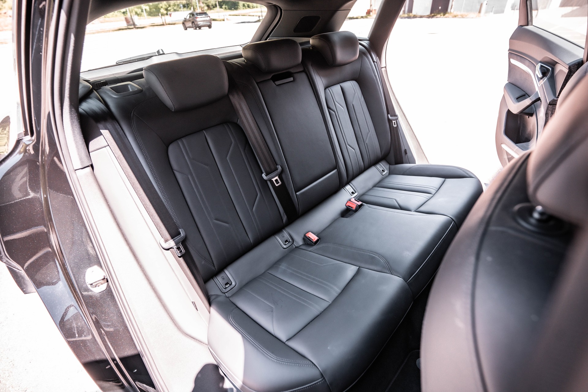 AUDI e-tron 55 Advanced quattro * FRISCH AB MFK * TRAUMHAFTE AUSSTATTUNG * SOH 91.4% *-image-24