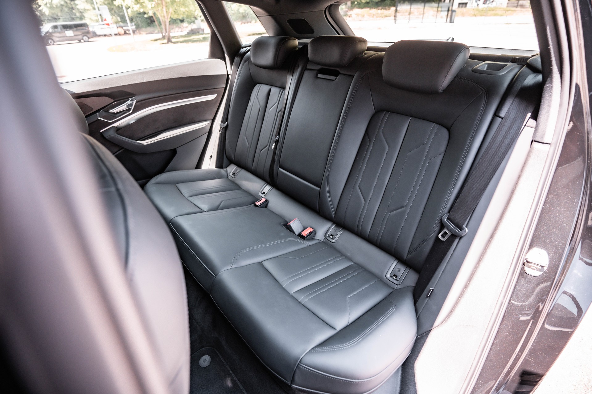 AUDI e-tron 55 Advanced quattro * FRISCH AB MFK * TRAUMHAFTE AUSSTATTUNG * SOH 91.4% *-image-22