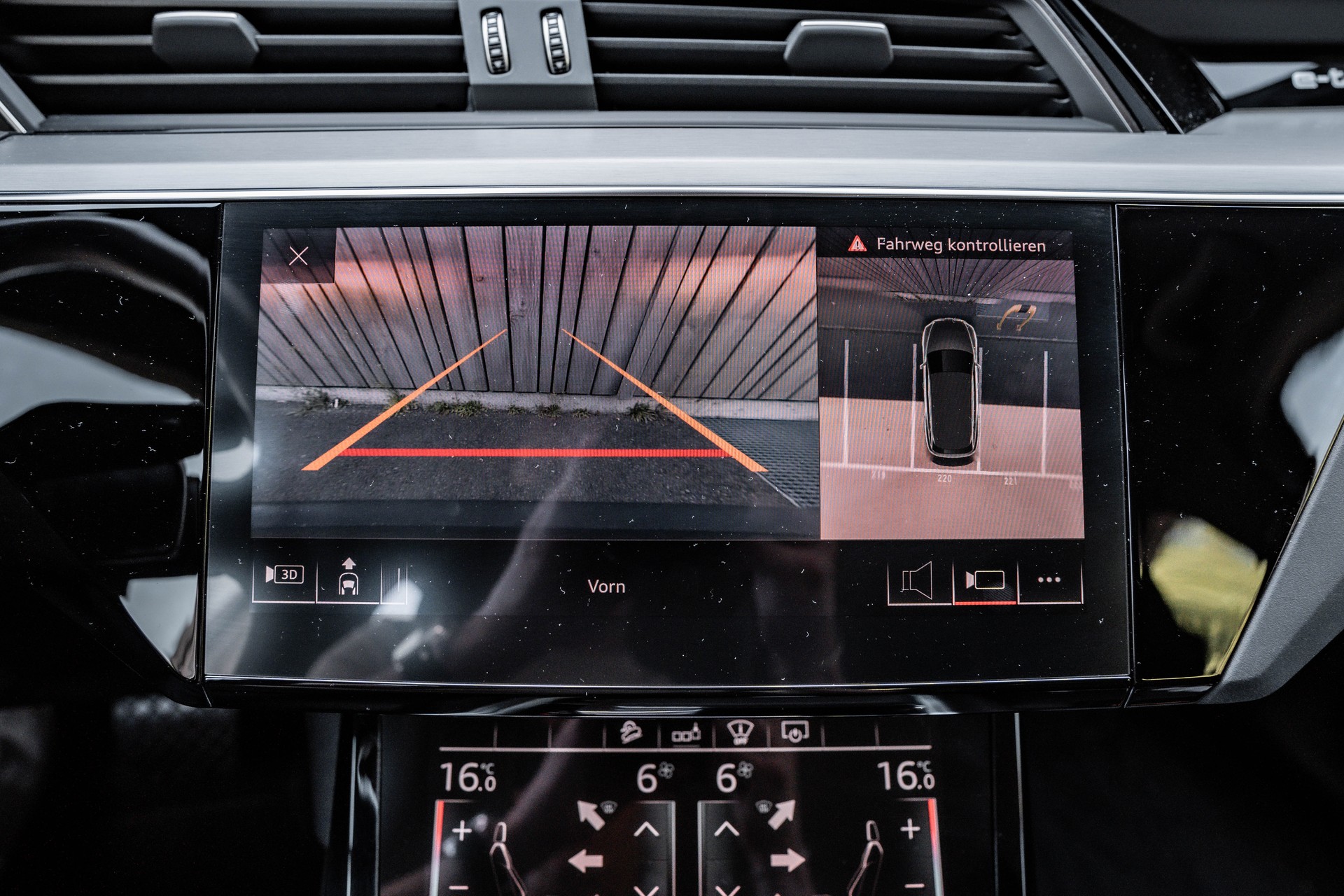 AUDI e-tron 55 Advanced quattro * FRISCH AB MFK * TRAUMHAFTE AUSSTATTUNG * SOH 91.4% *-image-17