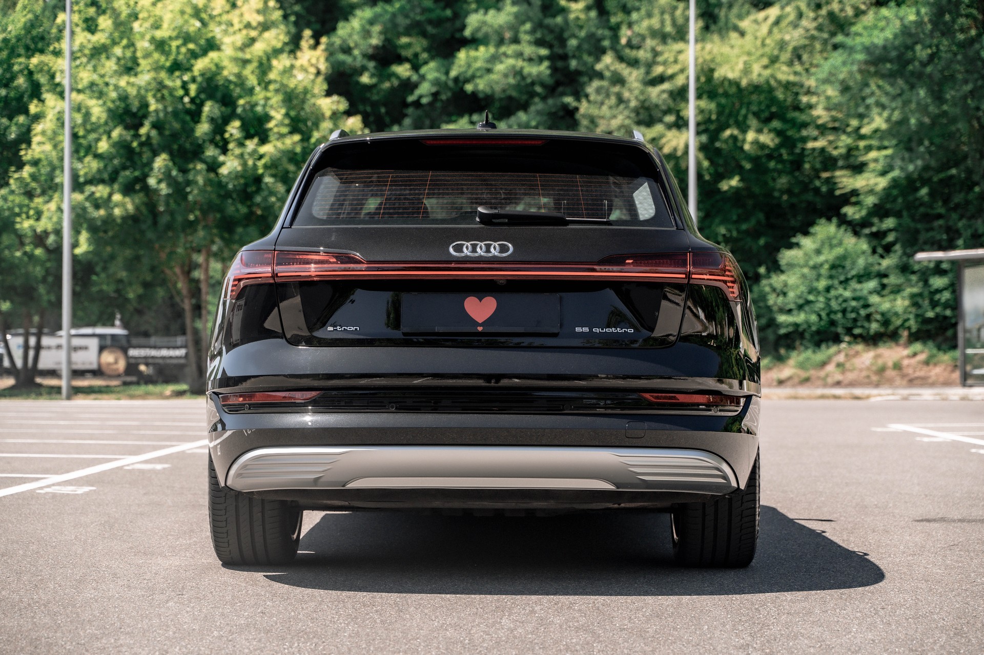 AUDI e-tron 55 Advanced quattro * FRISCH AB MFK * TRAUMHAFTE AUSSTATTUNG * SOH 91.4% *-image-5