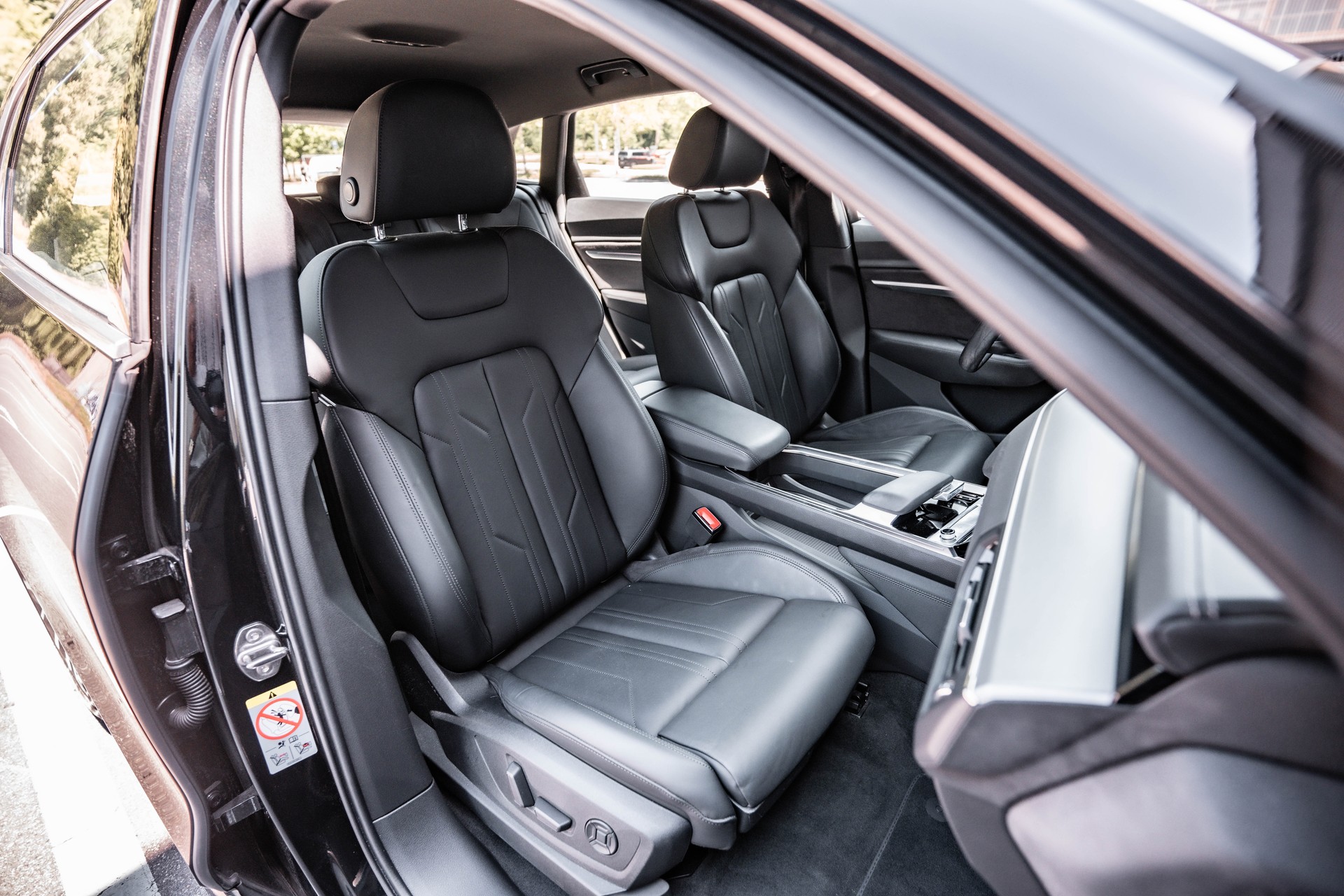 AUDI e-tron 55 Advanced quattro * FRISCH AB MFK * TRAUMHAFTE AUSSTATTUNG * SOH 91.4% *-image-23