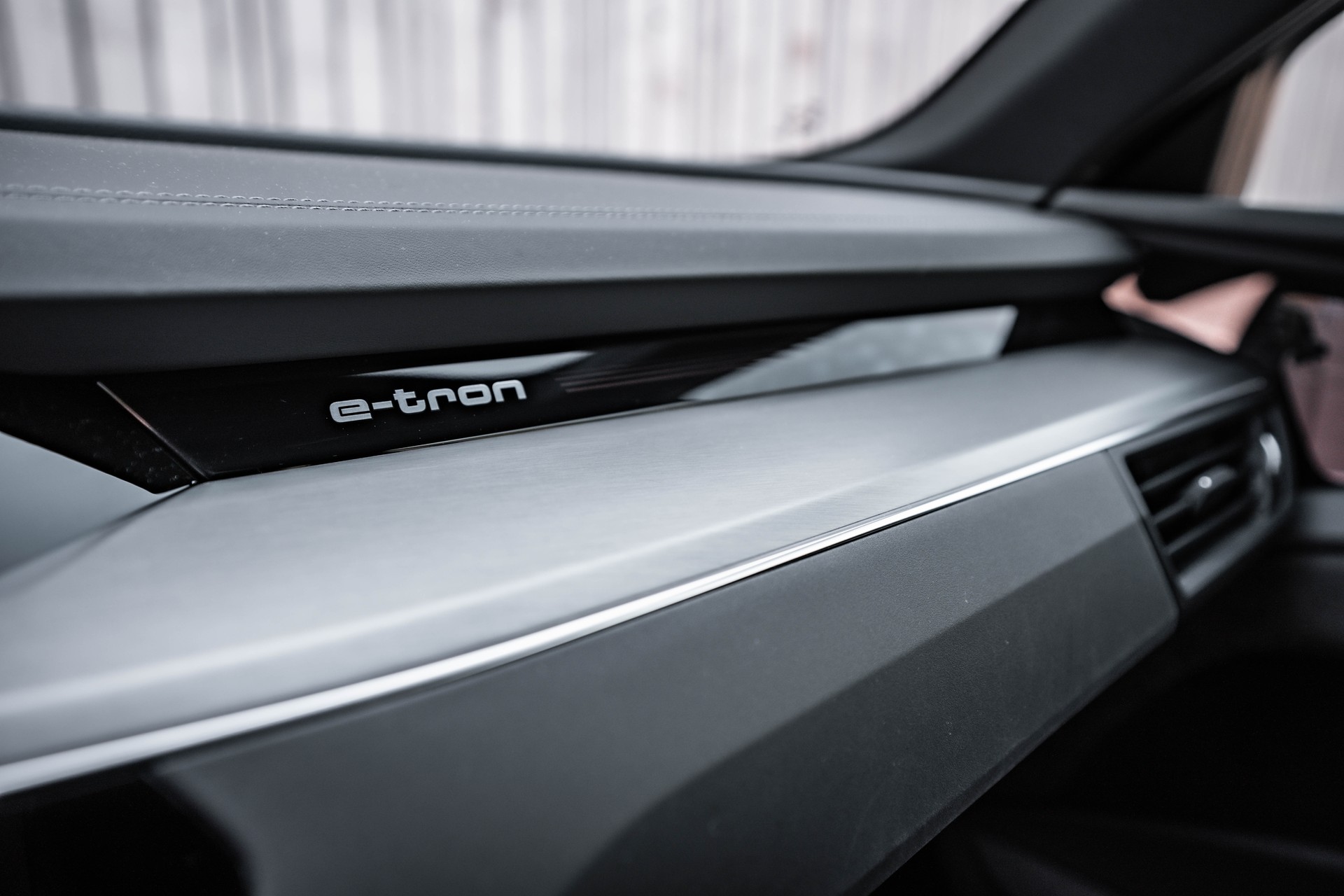 AUDI e-tron 55 Advanced quattro * FRISCH AB MFK * TRAUMHAFTE AUSSTATTUNG * SOH 91.4% *-image-28