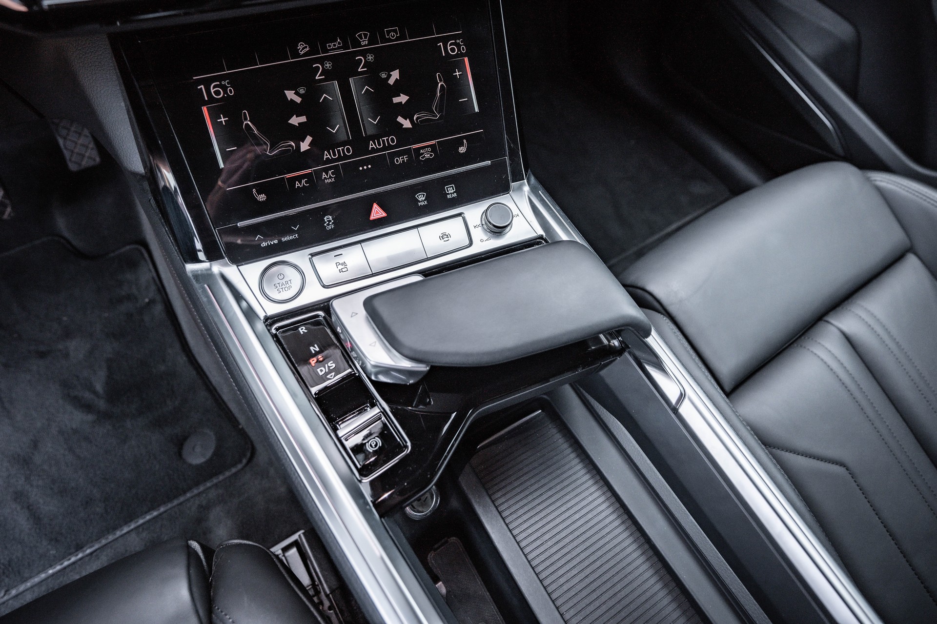 AUDI e-tron 55 Advanced quattro * FRISCH AB MFK * TRAUMHAFTE AUSSTATTUNG * SOH 91.4% *-image-27