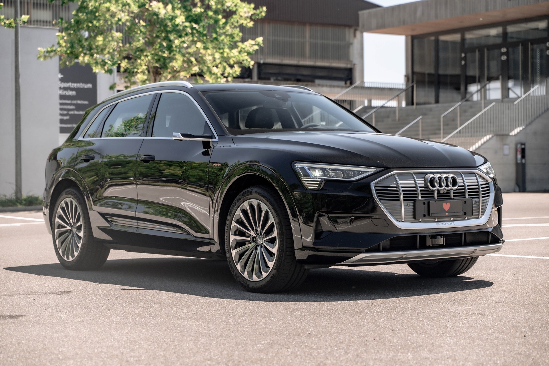 AUDI e-tron 55 Advanced quattro * FRISCH AB MFK * TRAUMHAFTE AUSSTATTUNG * SOH 91.4% *-image-2