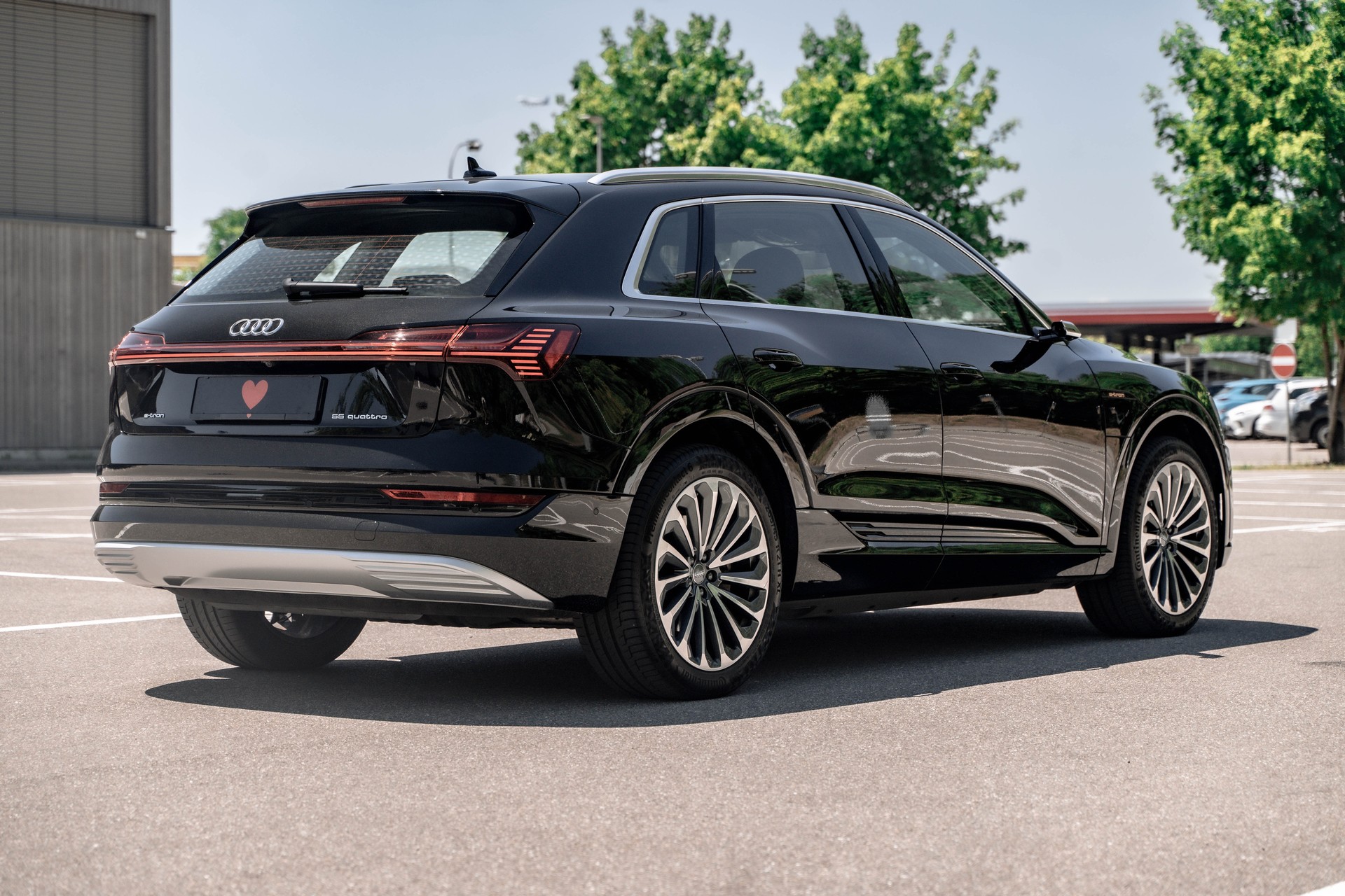 AUDI e-tron 55 Advanced quattro * FRISCH AB MFK * TRAUMHAFTE AUSSTATTUNG * SOH 91.4% *-image-4