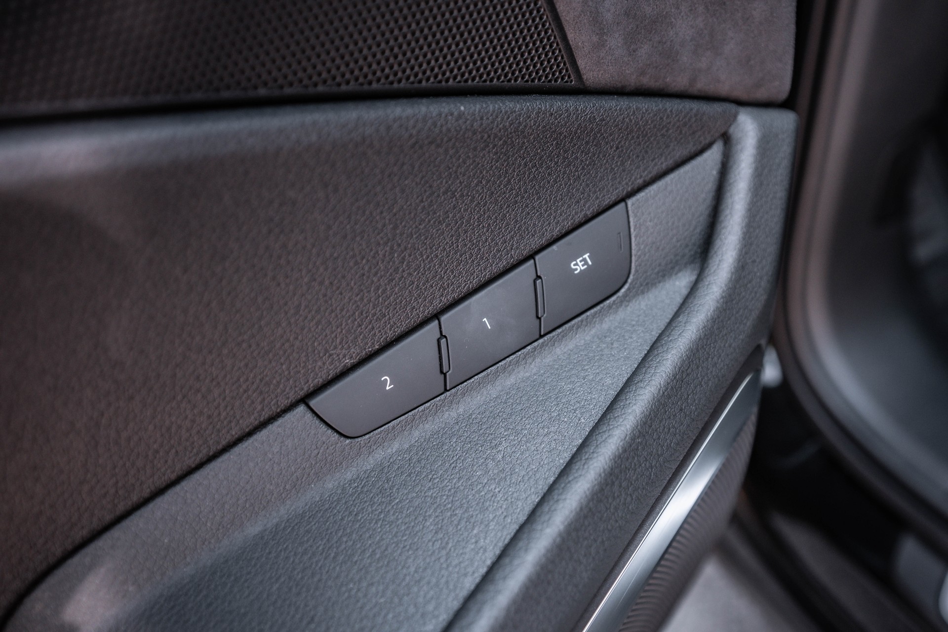 AUDI e-tron 55 Advanced quattro * FRISCH AB MFK * TRAUMHAFTE AUSSTATTUNG * SOH 91.4% *-image-21