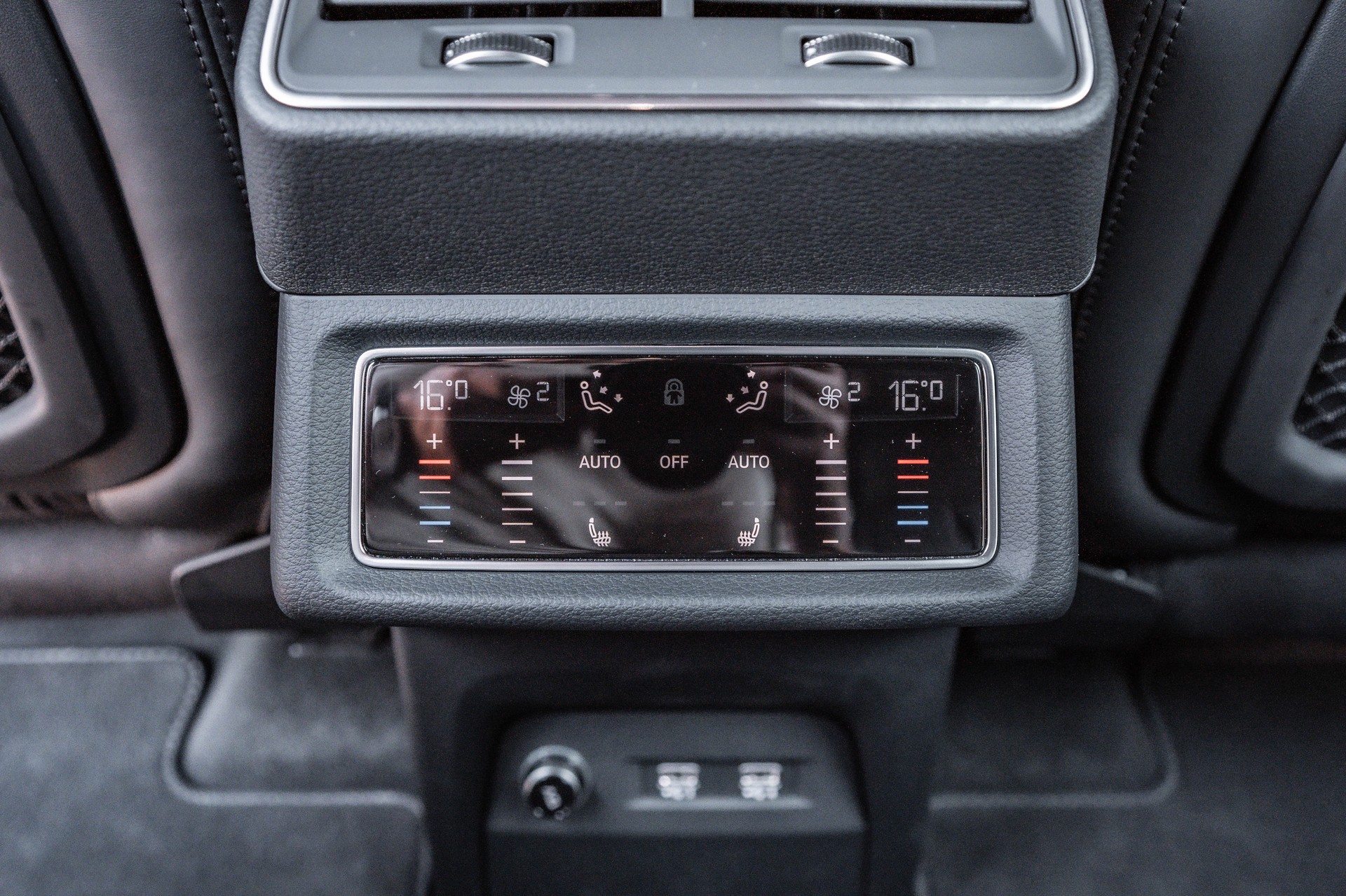 AUDI e-tron 55 Advanced quattro * FRISCH AB MFK * TRAUMHAFTE AUSSTATTUNG * SOH 91.4% *-image-25