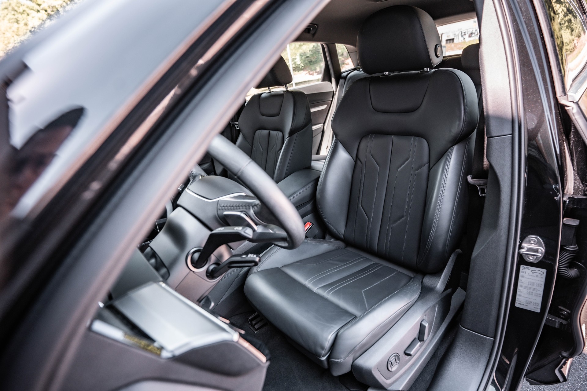 AUDI e-tron 55 Advanced quattro * FRISCH AB MFK * TRAUMHAFTE AUSSTATTUNG * SOH 91.4% *-image-19