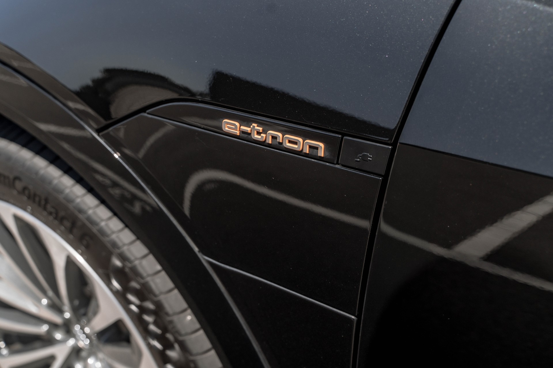 AUDI e-tron 55 Advanced quattro * FRISCH AB MFK * TRAUMHAFTE AUSSTATTUNG * SOH 91.4% *-image-8