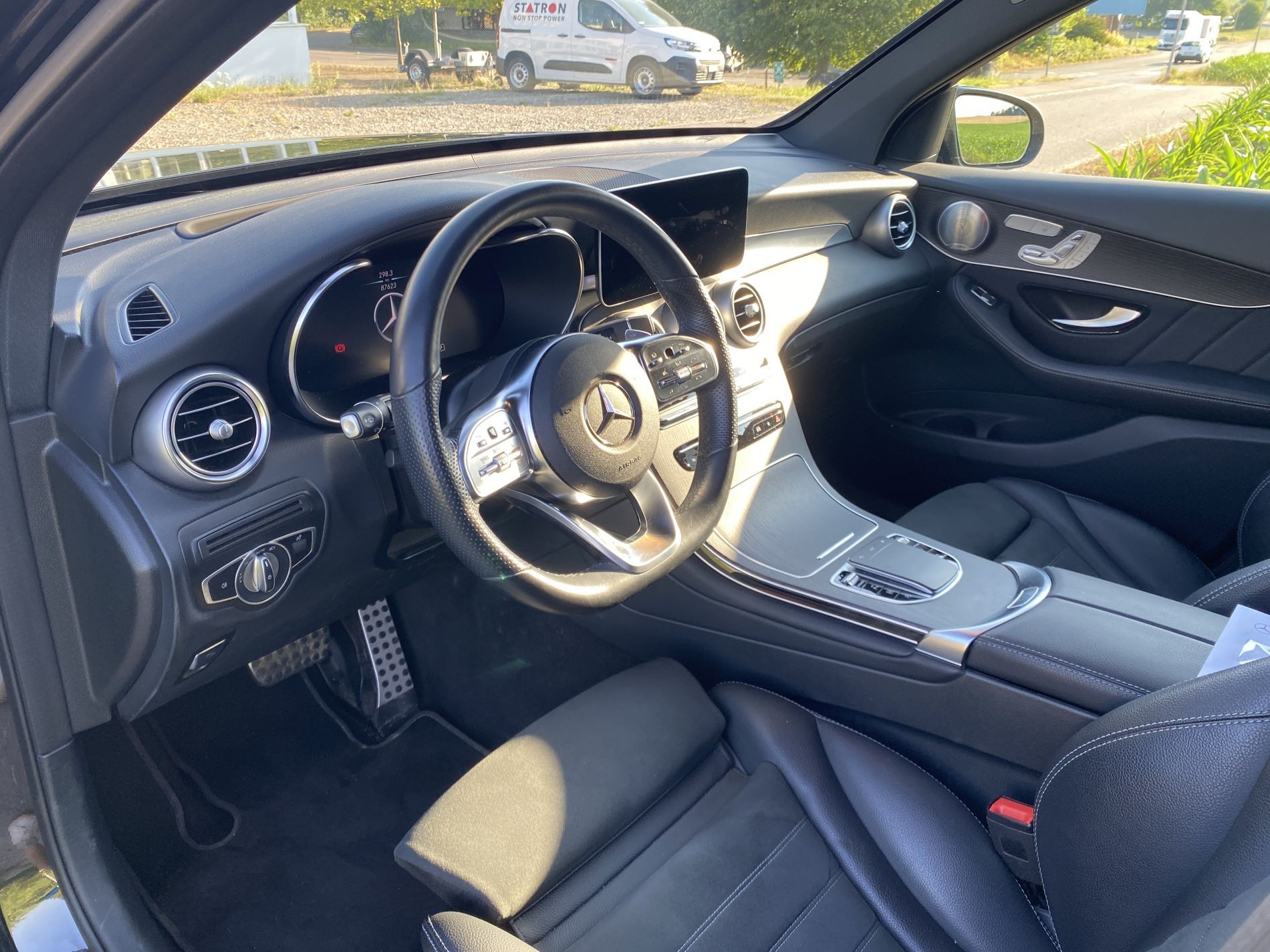 MERCEDES-BENZ GLC 220 d AMG Line 4m-image-3