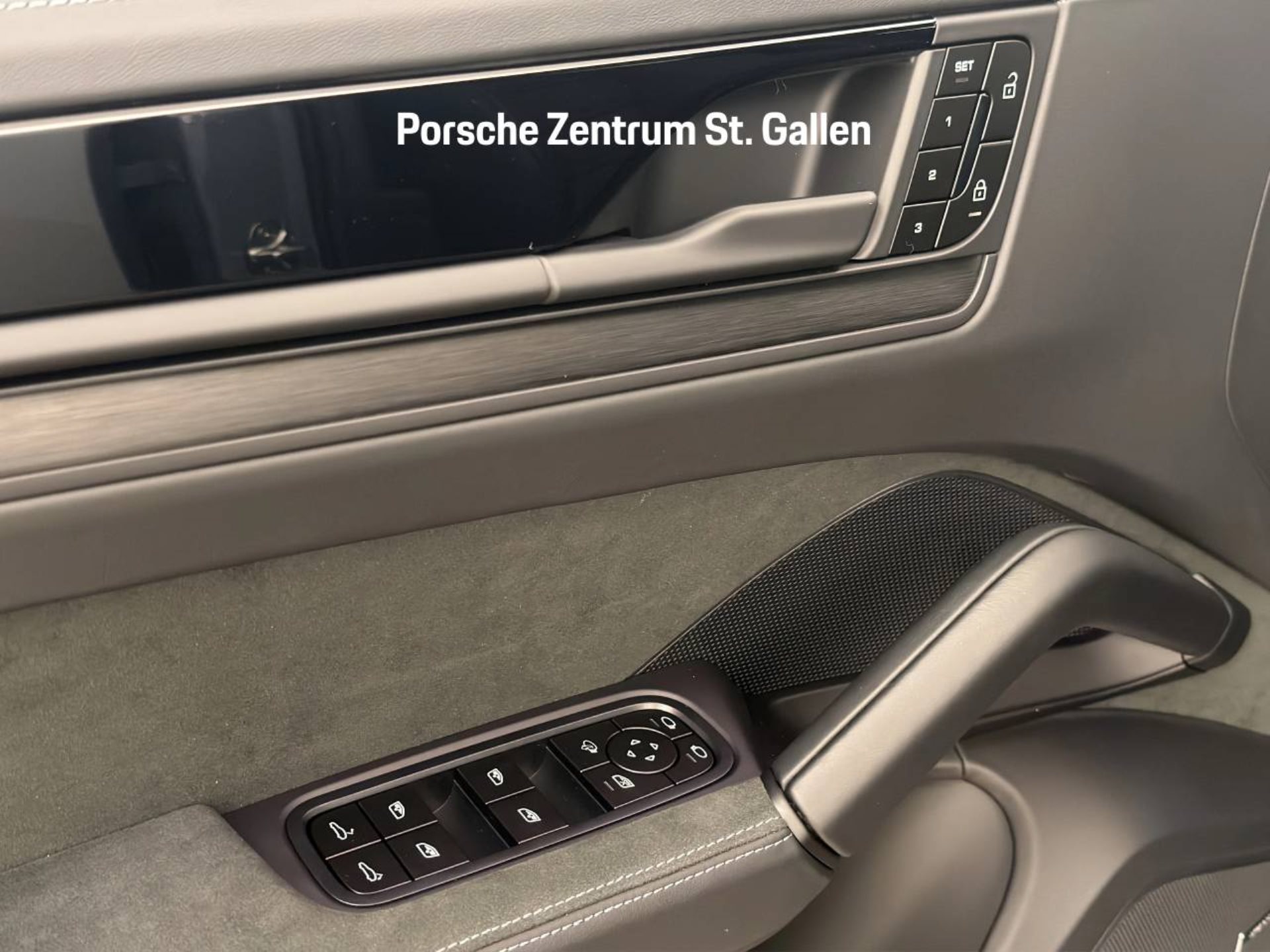 PORSCHE Cayenne GTS-image-17