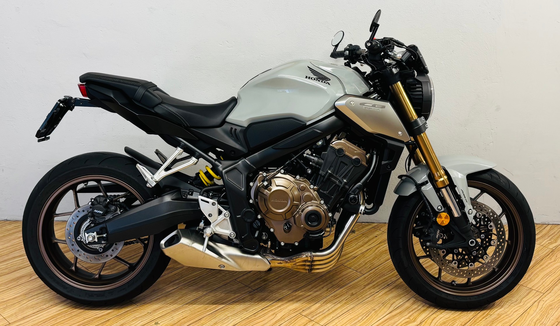 HONDA CB 650 R-showroom-element-1