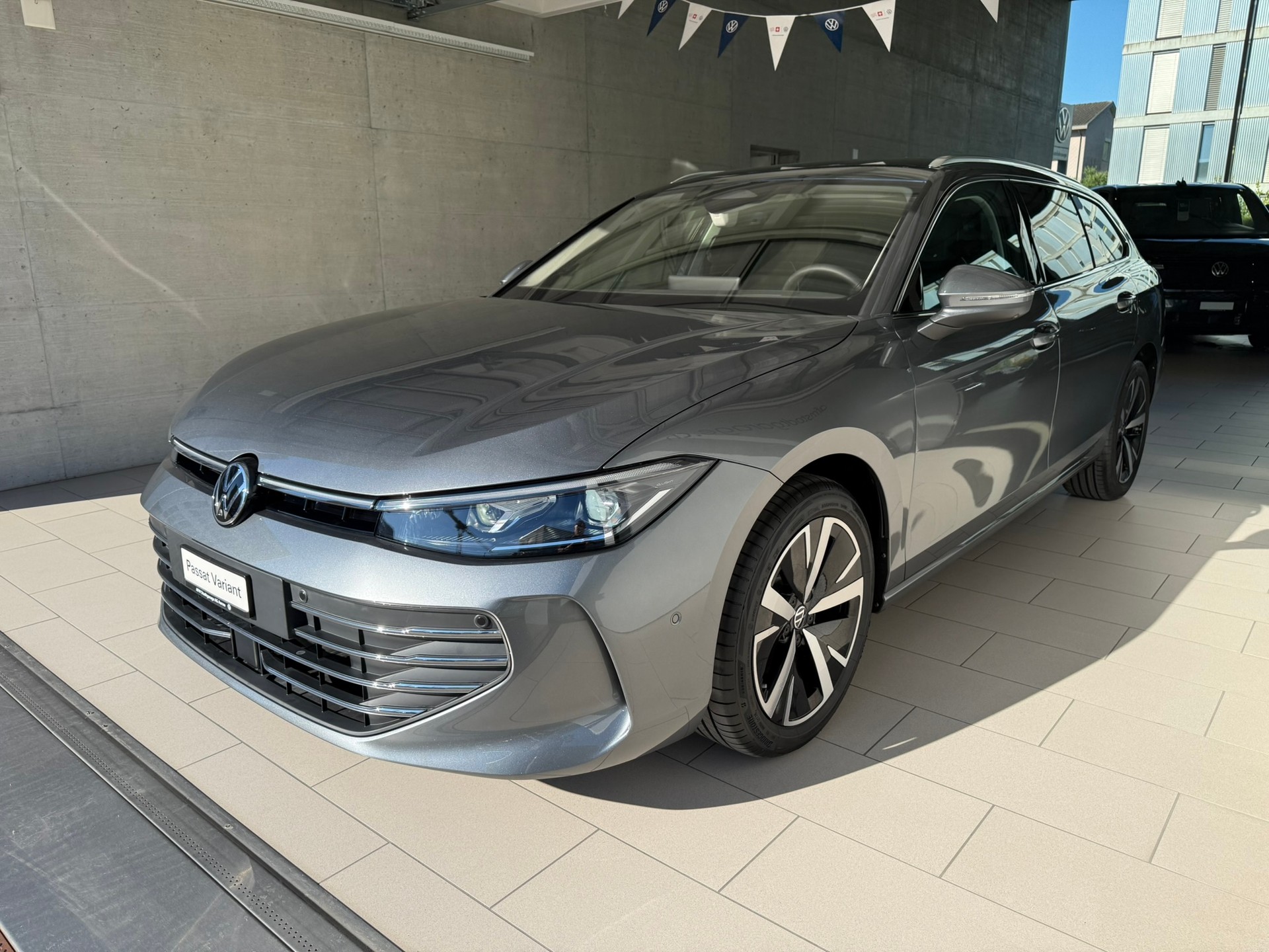VW Passat Variant 1.5 eTSI evo2 Business DSG-image-2