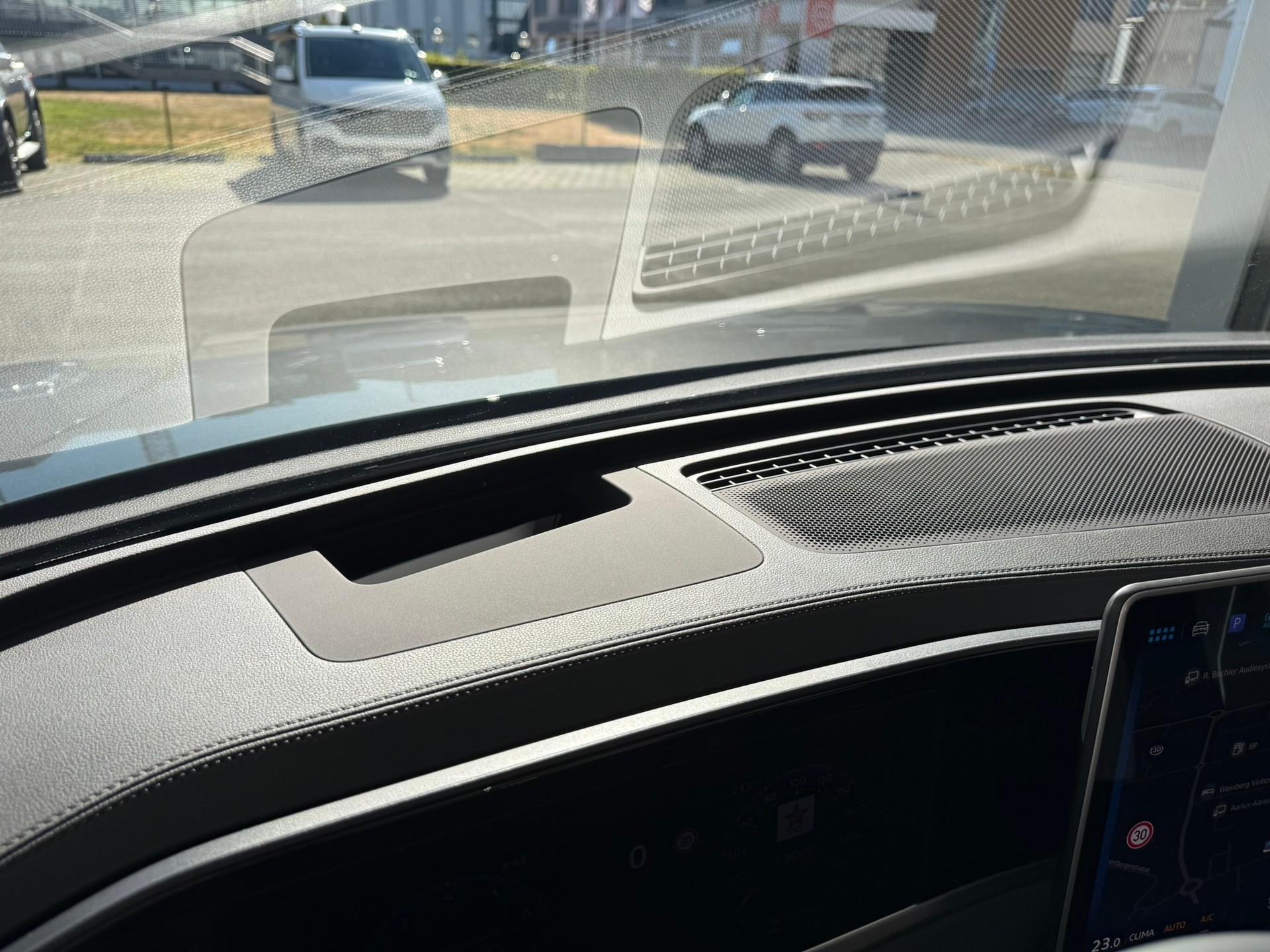 VW Passat Variant 1.5 eTSI evo2 Business DSG-image-15
