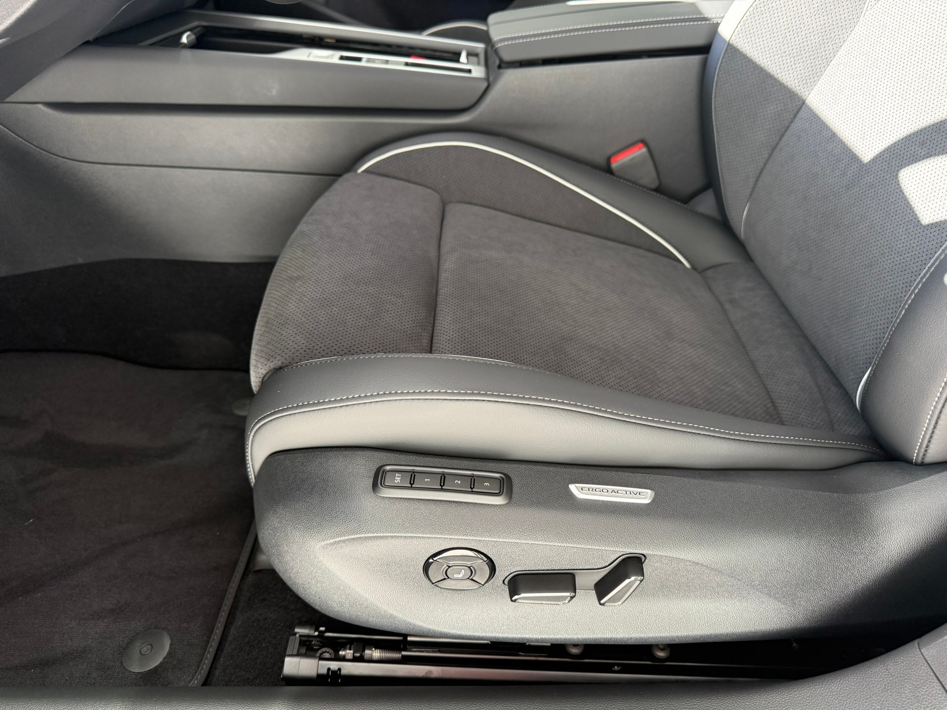 VW Passat Variant 1.5 eTSI evo2 Business DSG-image-7