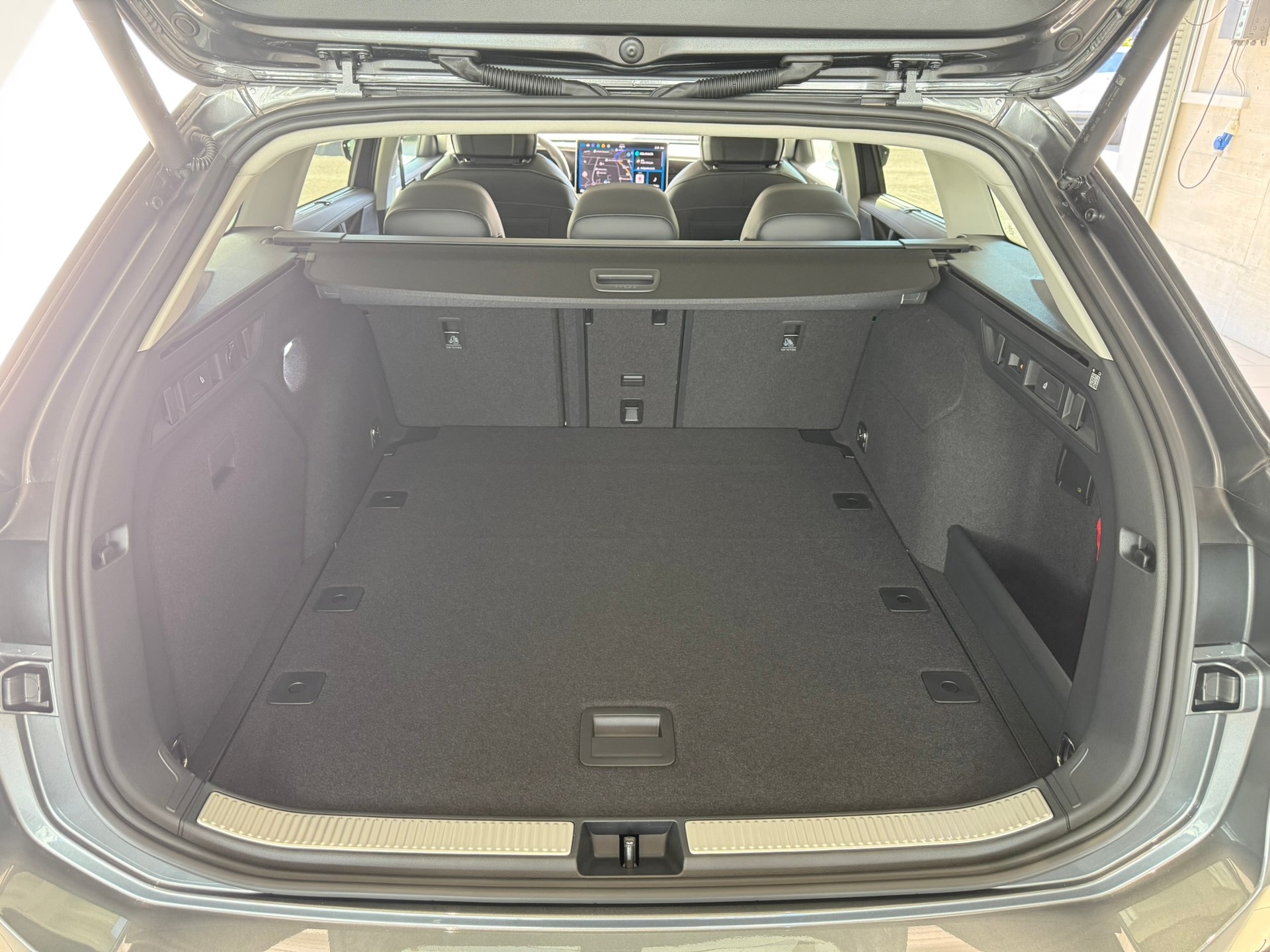 VW Passat Variant 1.5 eTSI evo2 Business DSG-image-5
