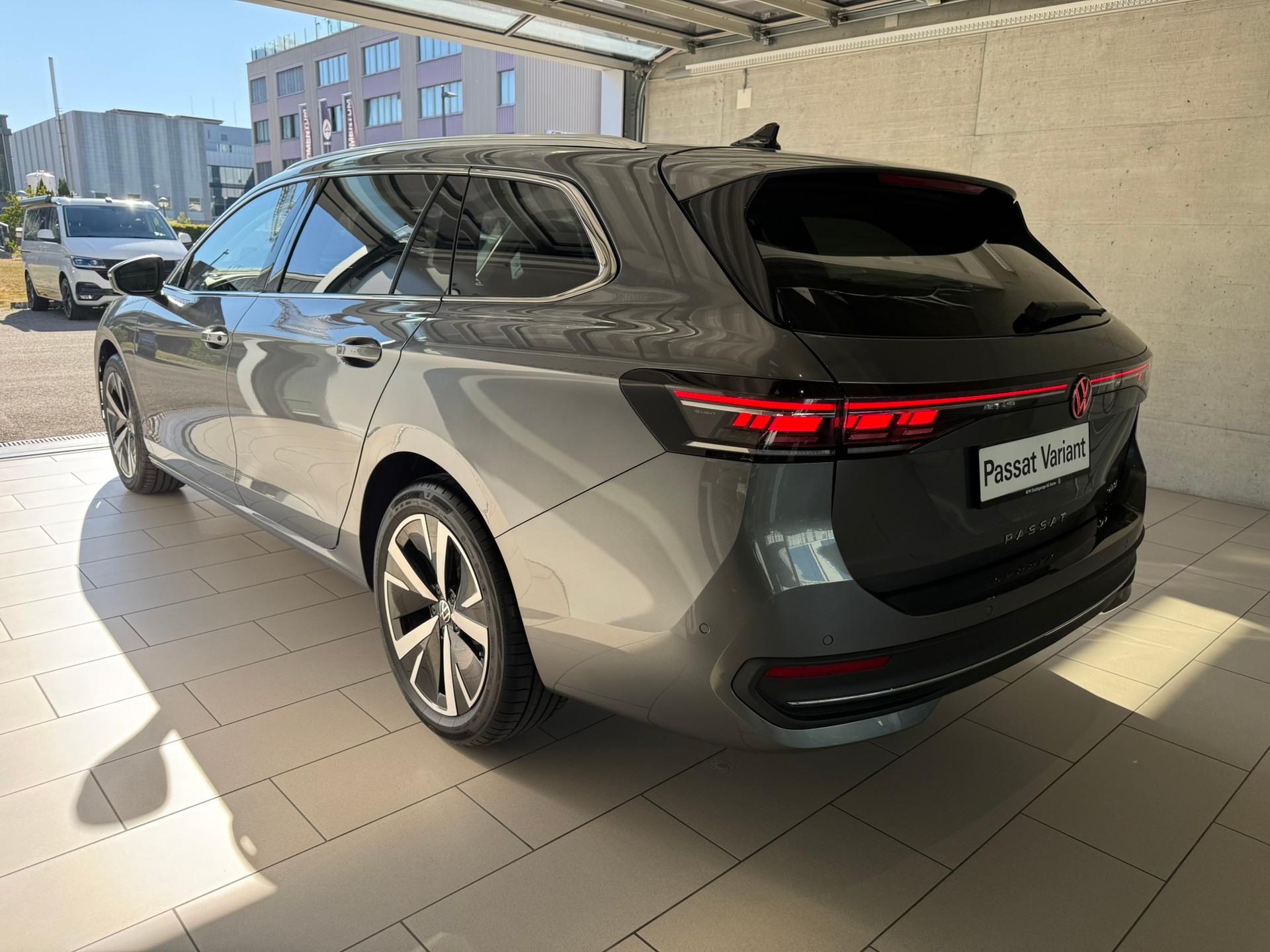 VW Passat Variant 1.5 eTSI evo2 Business DSG-image-3