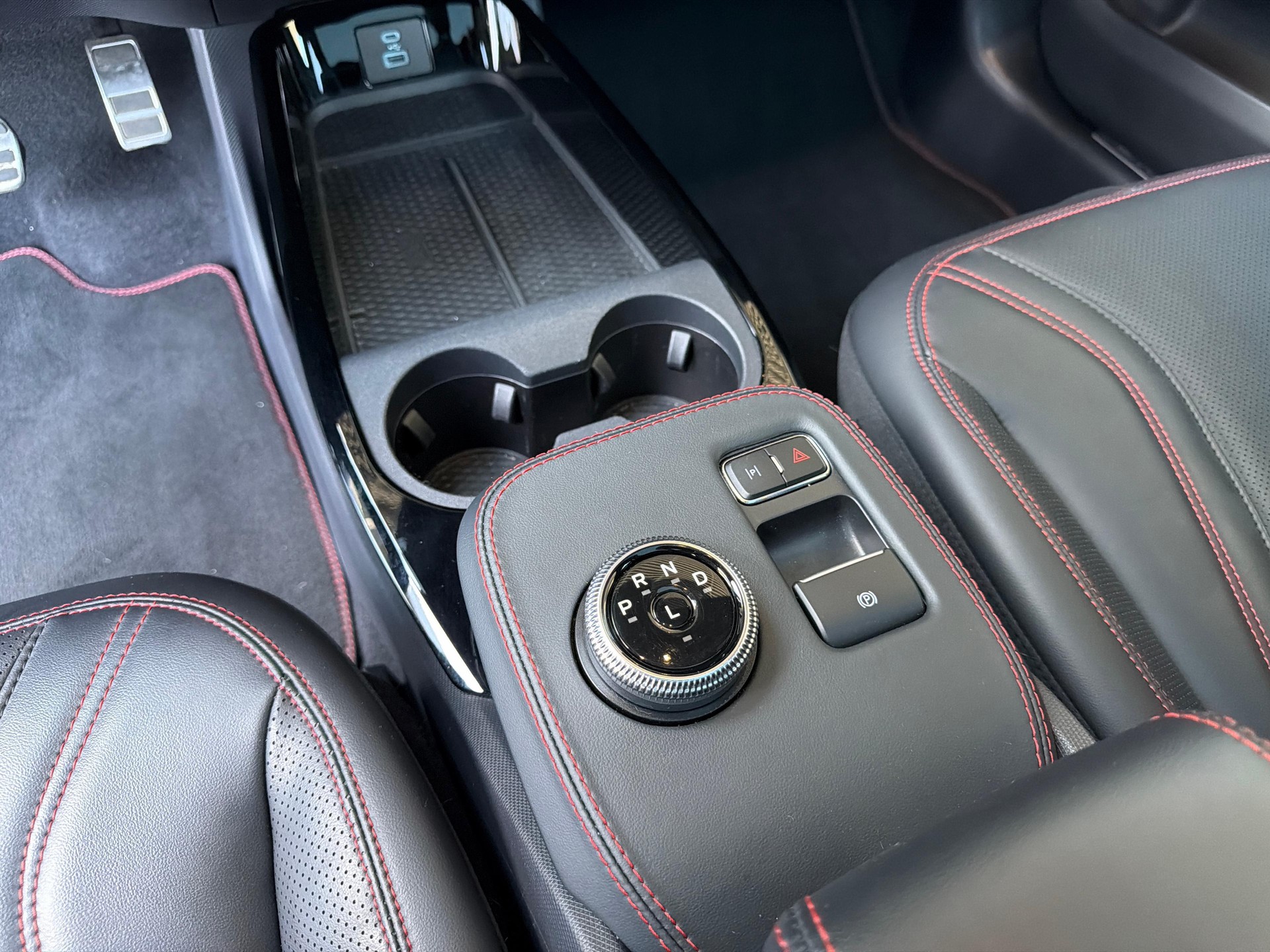 FORD Mustang Mach-E Extended AWD-image-16