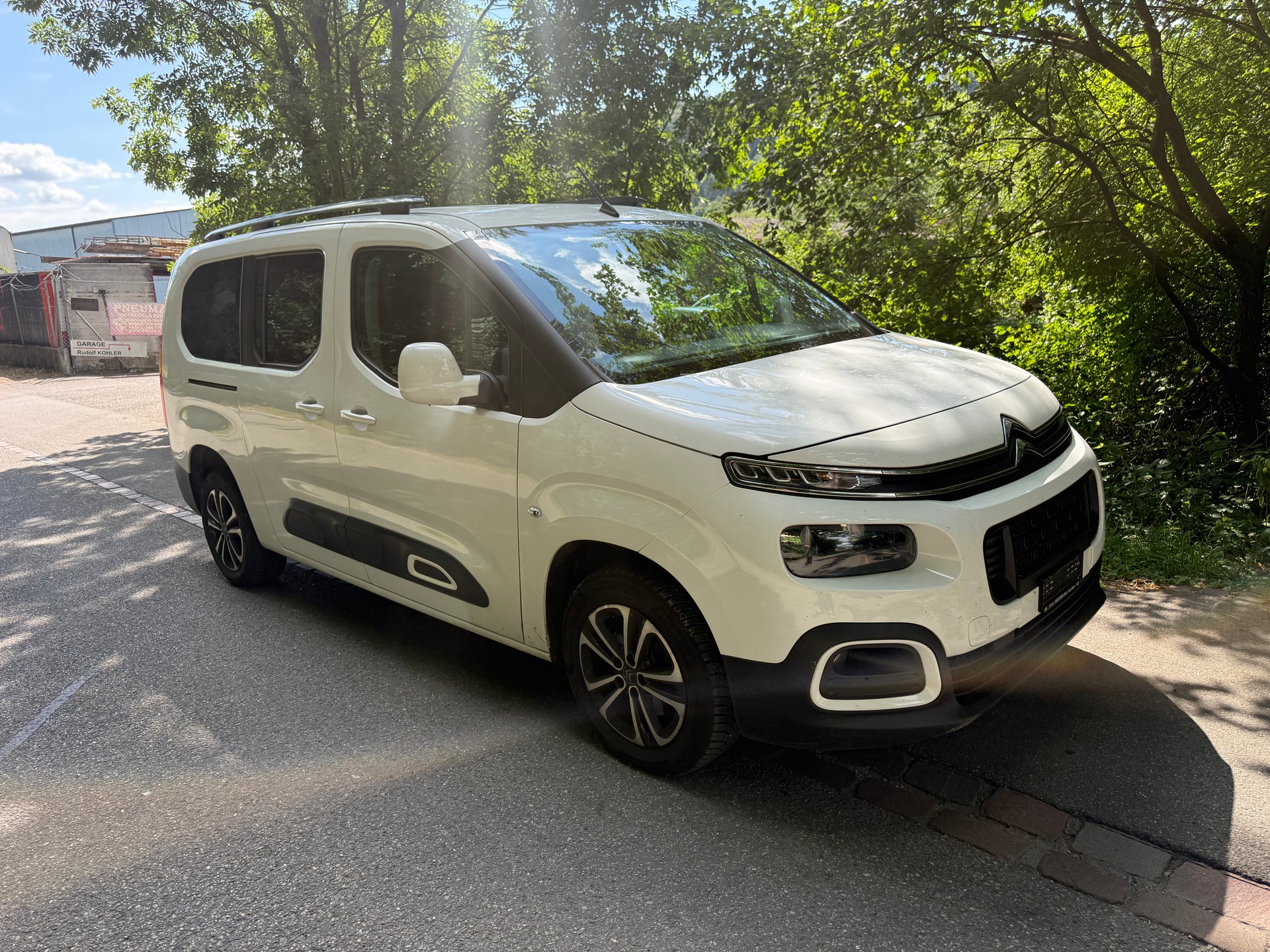 CITROEN Berlingo XL 1.2i PureTech Feel Pack EAT8-image-2