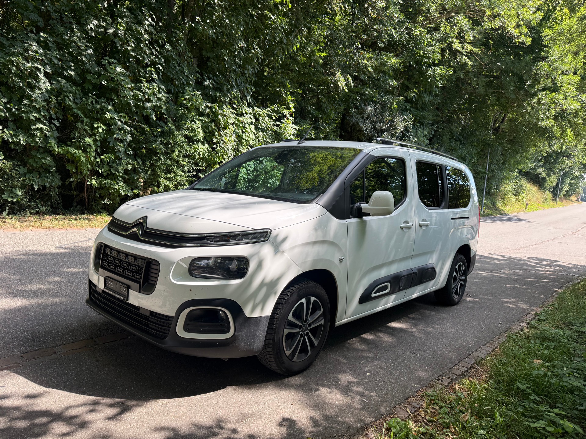 CITROEN Berlingo XL 1.2i PureTech Feel Pack EAT8-image-1