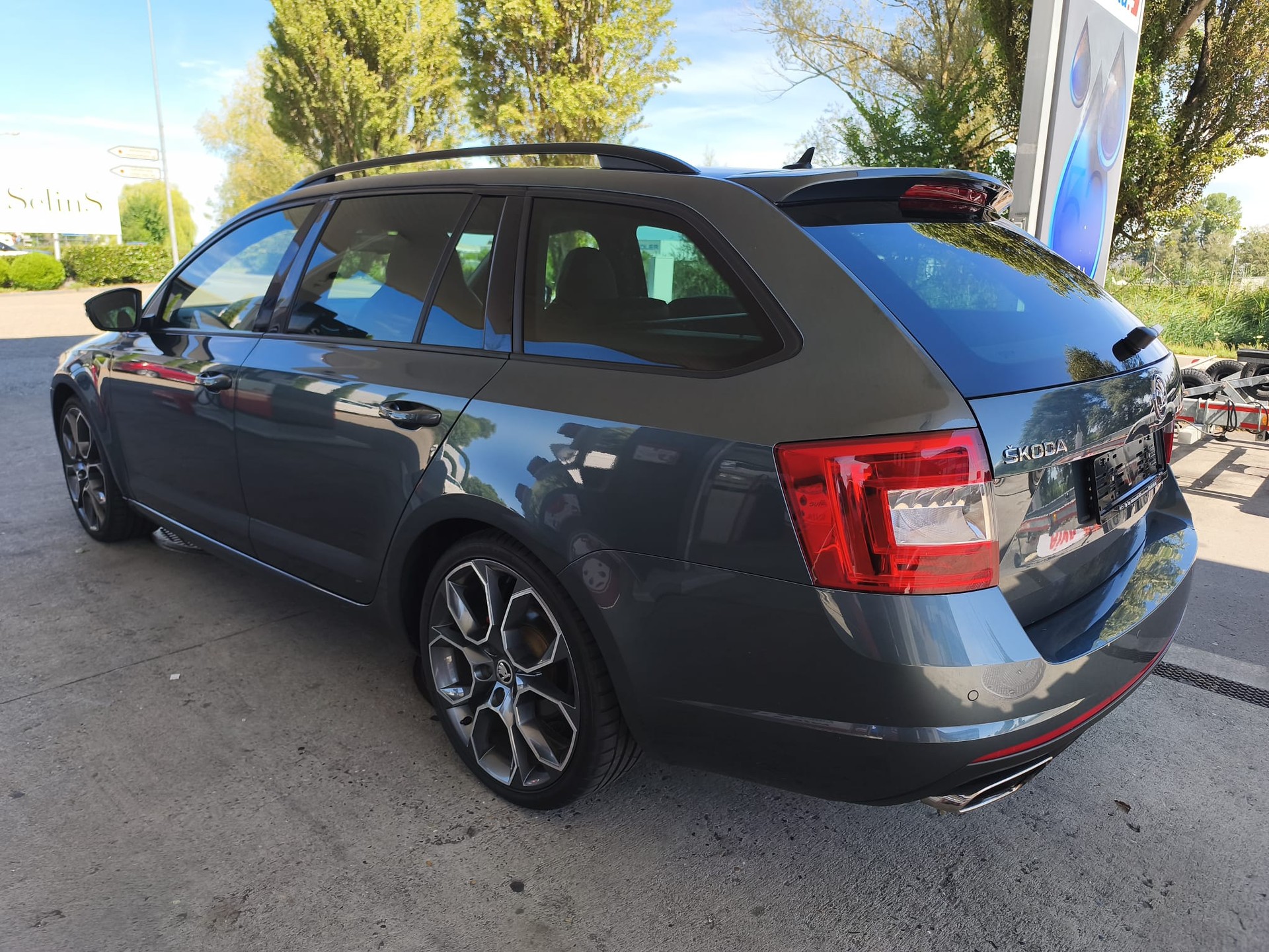 SKODA Octavia Combi 2.0 TSI RS DSG-image-2