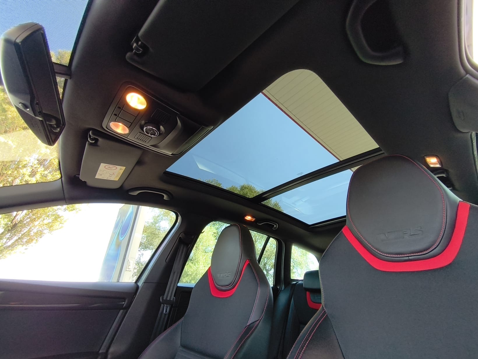 SKODA Octavia Combi 2.0 TSI RS DSG-image-16