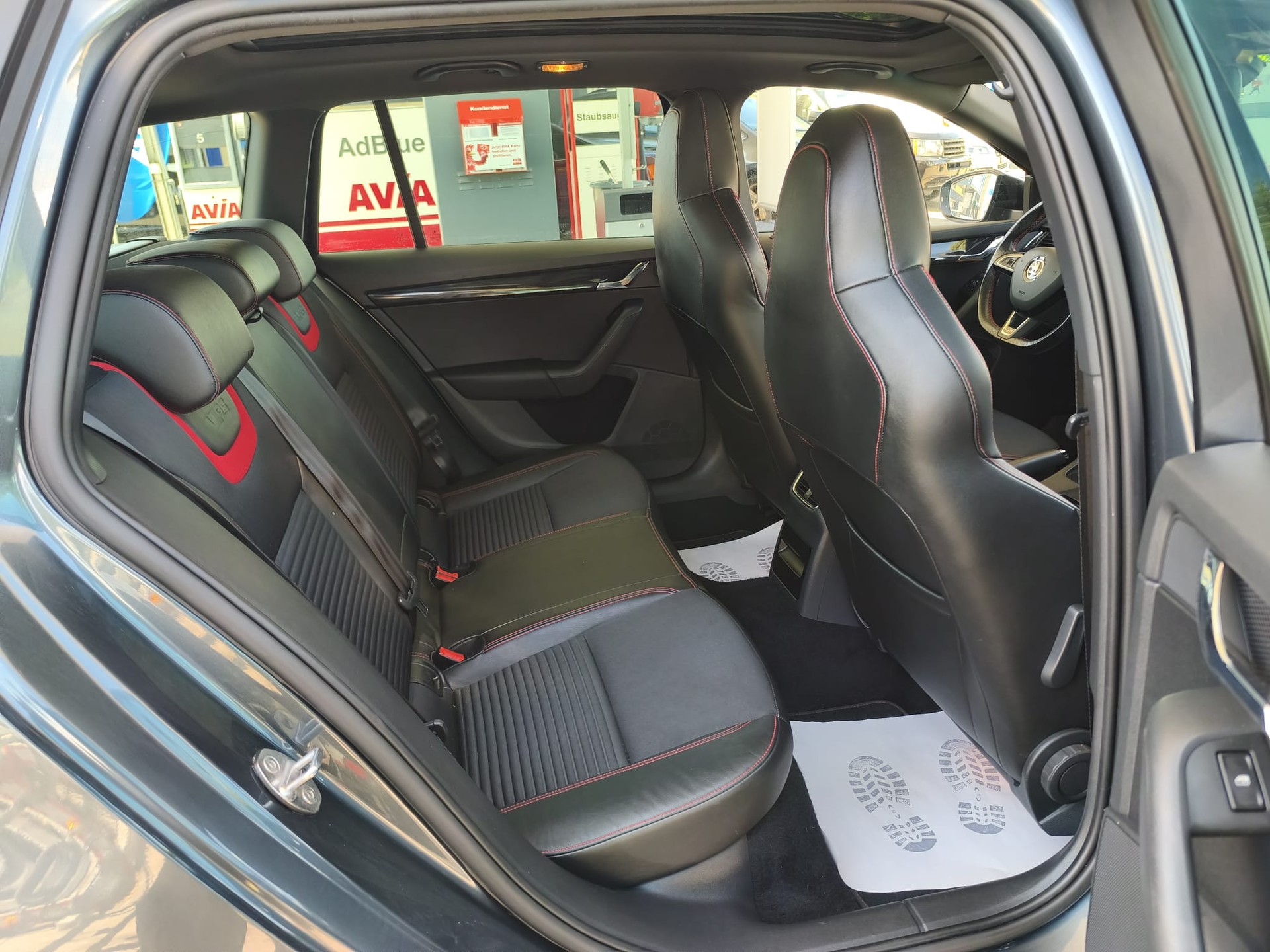 SKODA Octavia Combi 2.0 TSI RS DSG-image-12