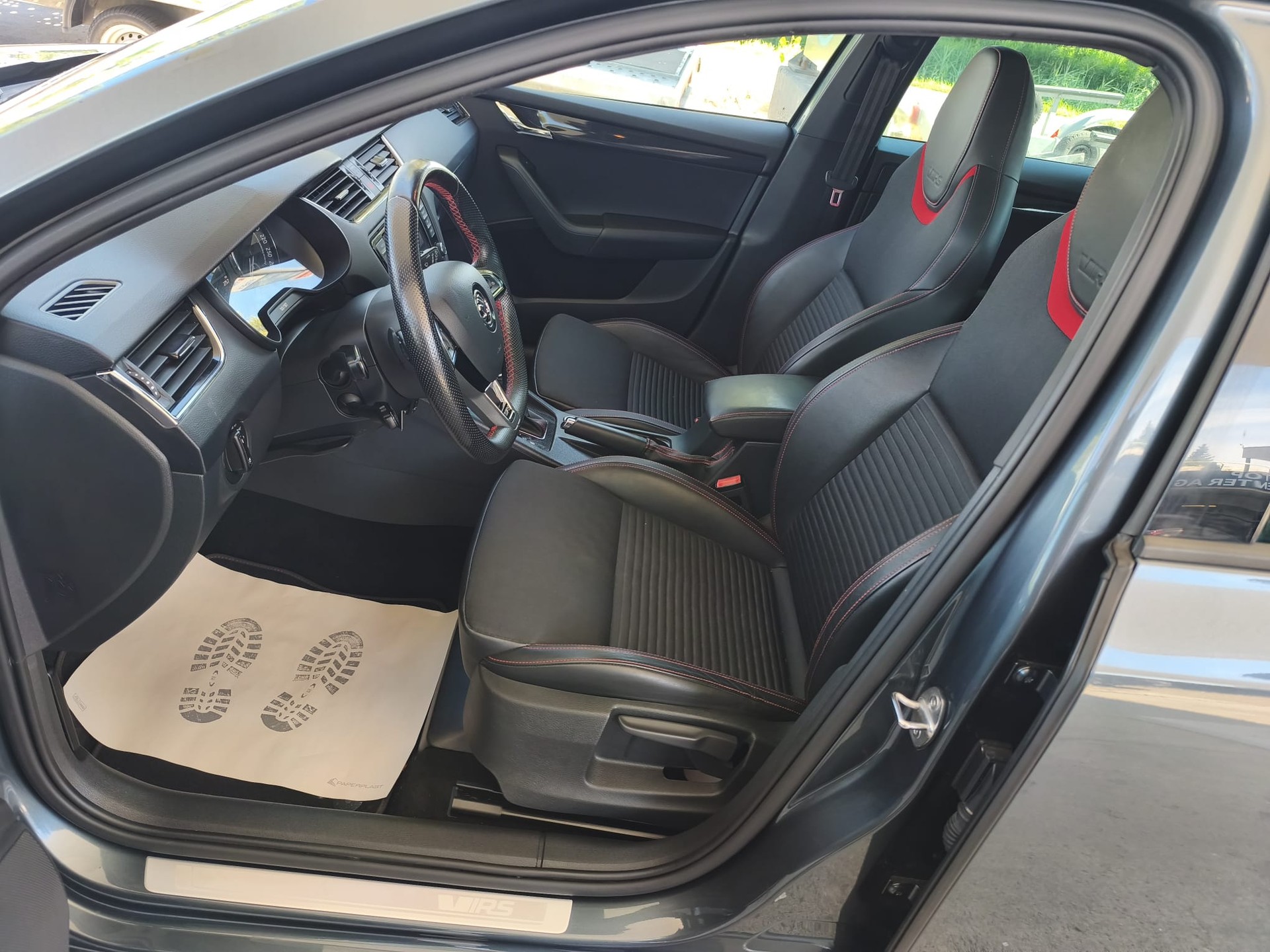 SKODA Octavia Combi 2.0 TSI RS DSG-image-8