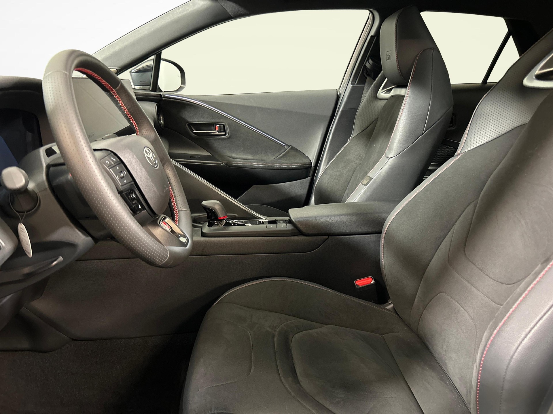TOYOTA C-HR 2.0 PHEV GR Sport-image-3