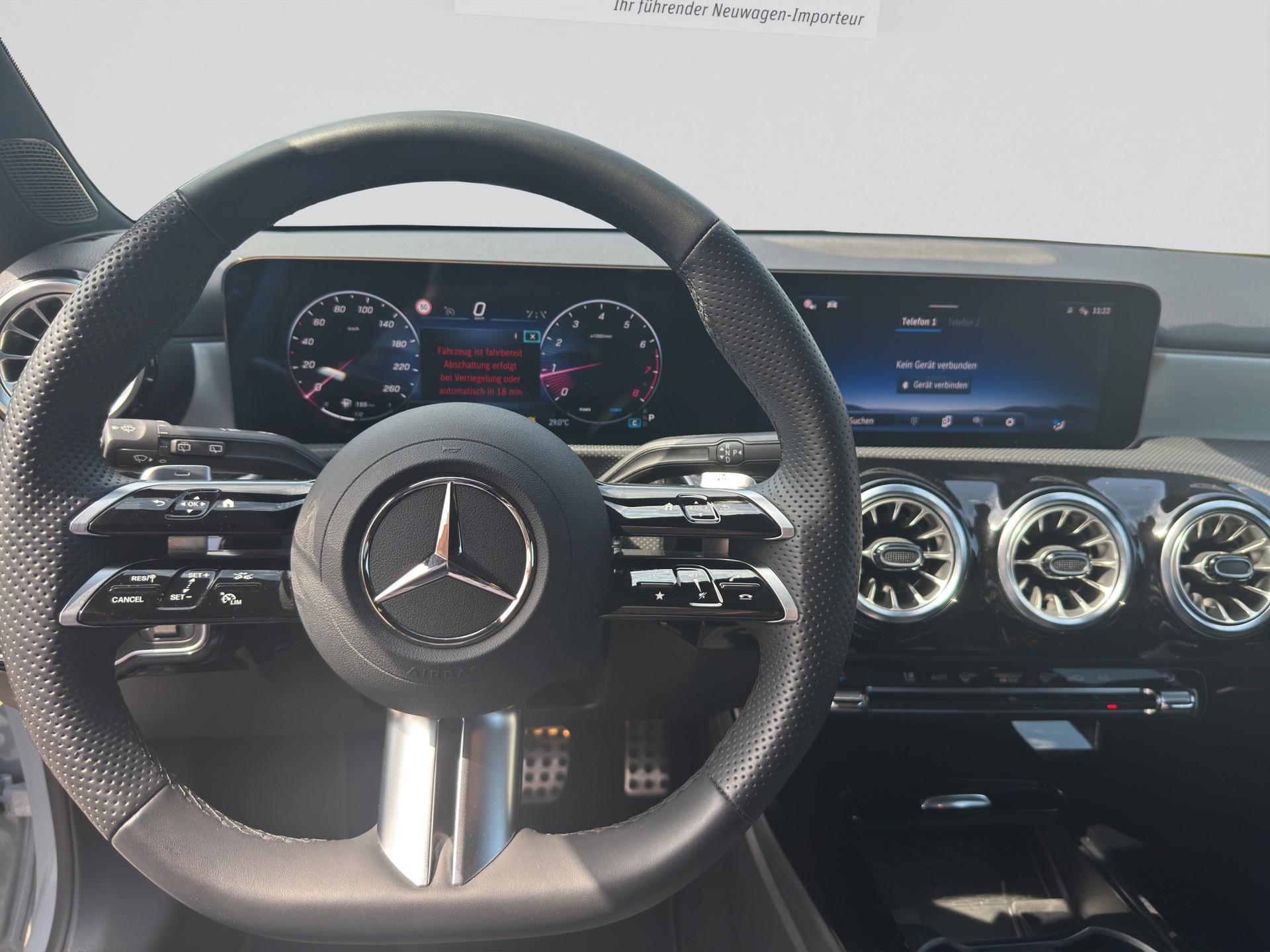 MERCEDES-BENZ A 200 7G-DCT AMG Line Night-image-10